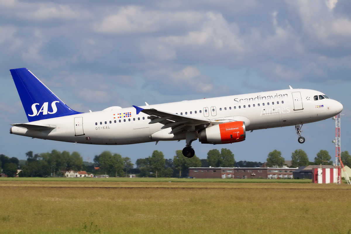 OY-KAL, SAS Scandinavian Airlines System (Samoloty » Spotting na Schiphol » Airbus A320-200)