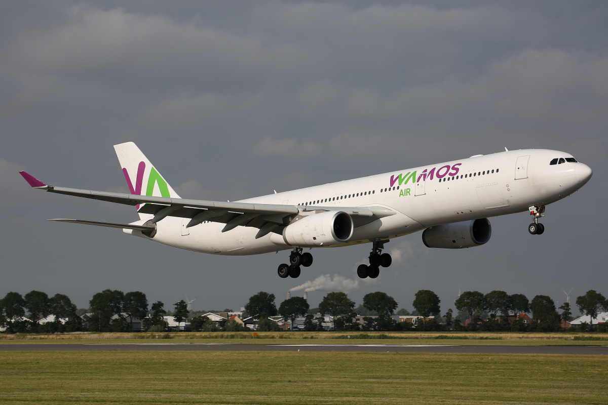 EC-NTX, Wamos Air (Samoloty » Spotting na Schiphol » Airbus A330-300)