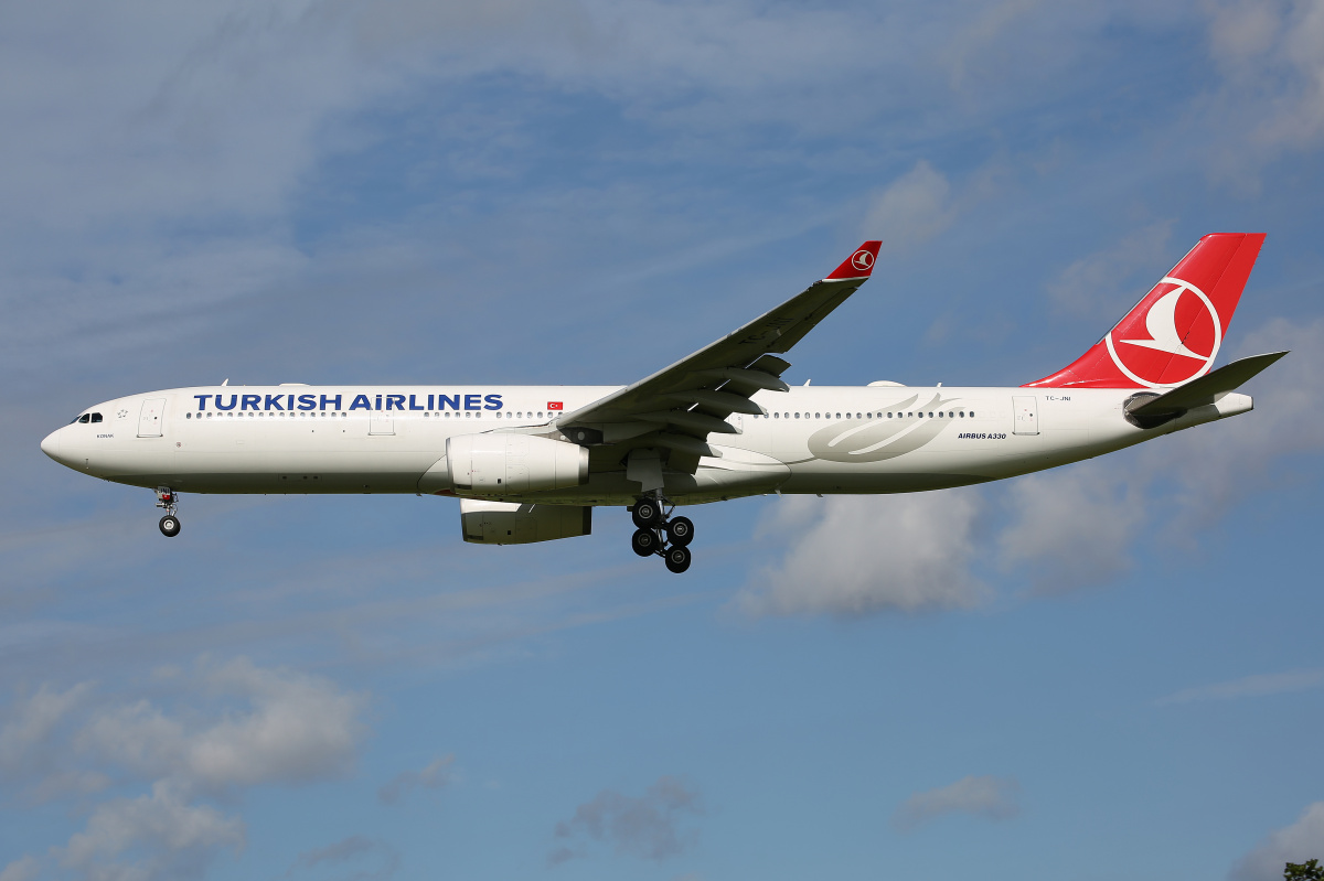 TC-JNI, THY Turkish Airlines (Samoloty » Spotting na Schiphol » Airbus A330-300)