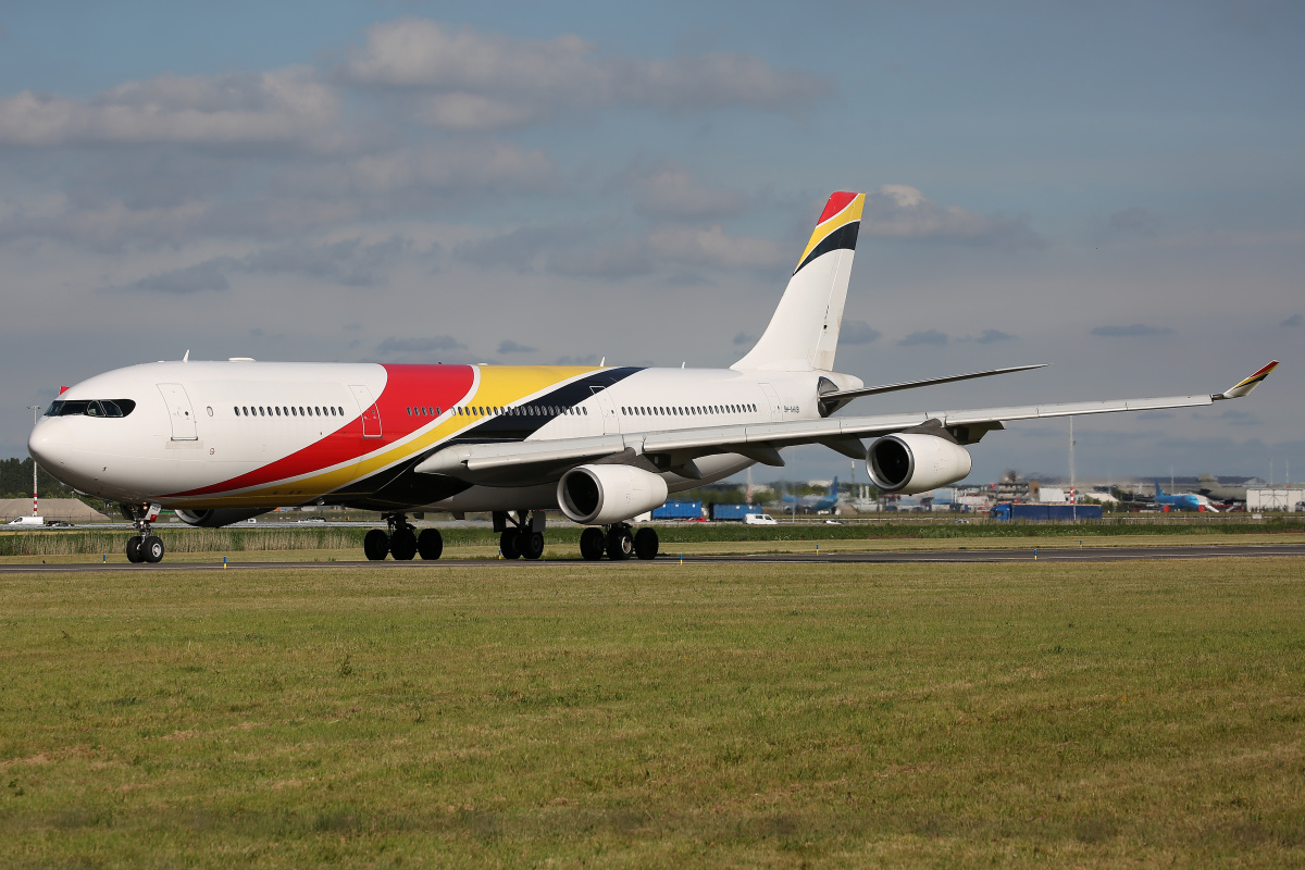 9H-AHUB, Airhub Aviation (Samoloty » Spotting na Schiphol » Airbus A340-300)