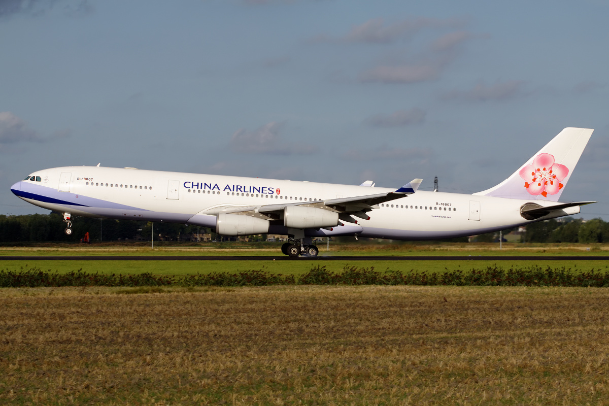 B-18807, China Airlines (Aircraft » Schiphol Spotting » Airbus A340-300)