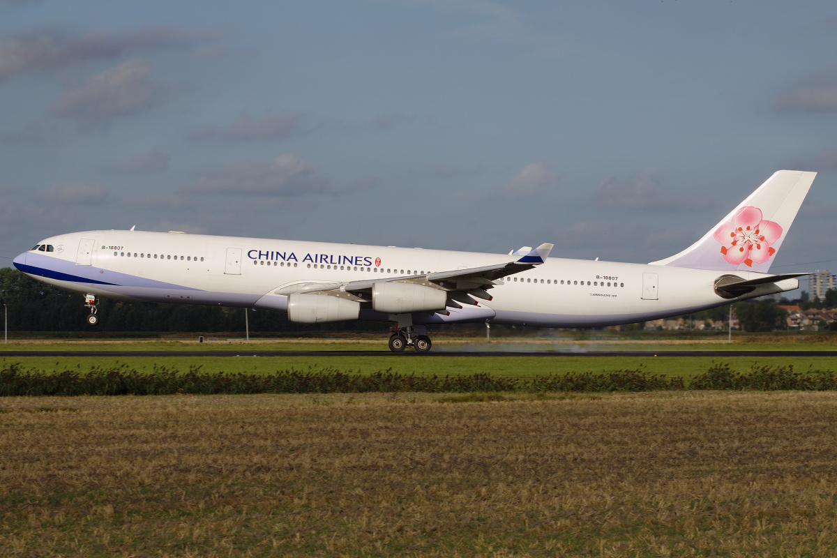 B-18807, China Airlines (Samoloty » Spotting na Schiphol » Airbus A340-300)