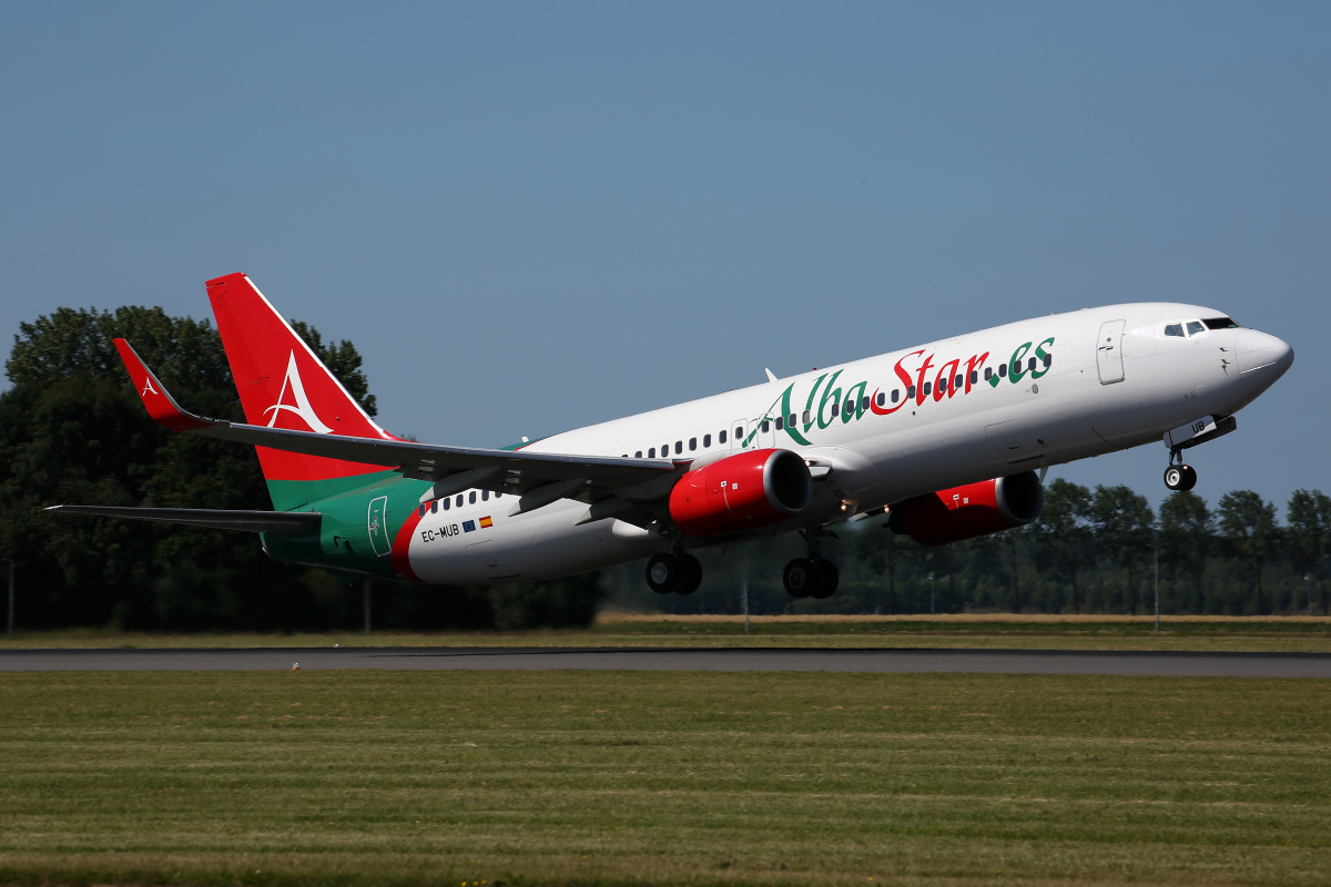 EC-MUB, AlbaStar (Aircraft » Schiphol Spotting » Boeing 737-800)