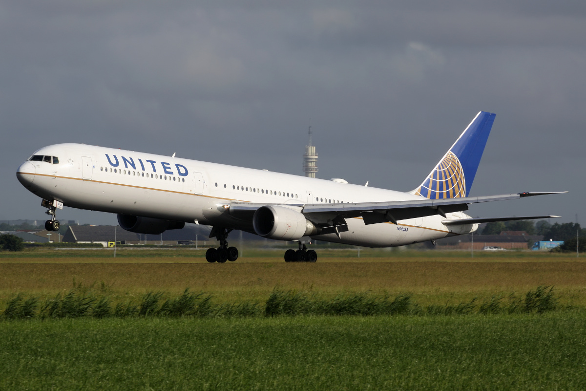 N69063, United Airlines (Samoloty » Spotting na Schiphol » Boeing 767-400)