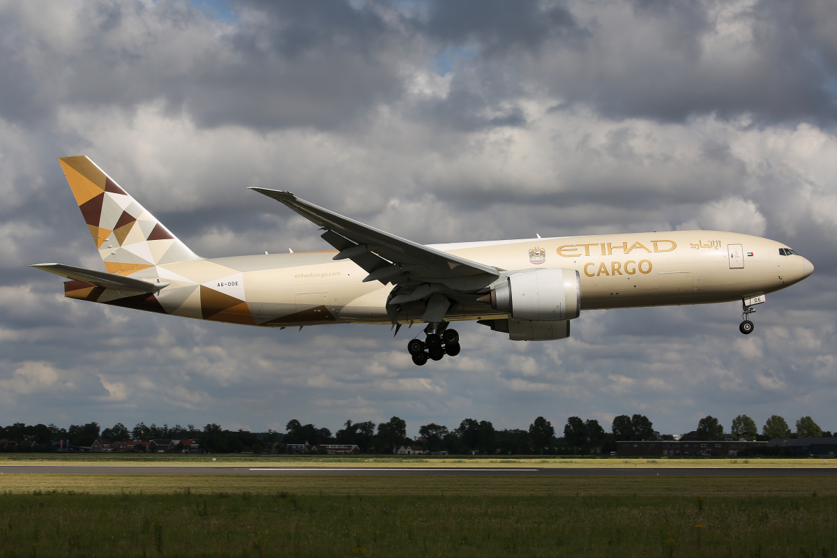 A6-DDE, Etihad Cargo (Samoloty » Spotting na Schiphol » Boeing 777F)