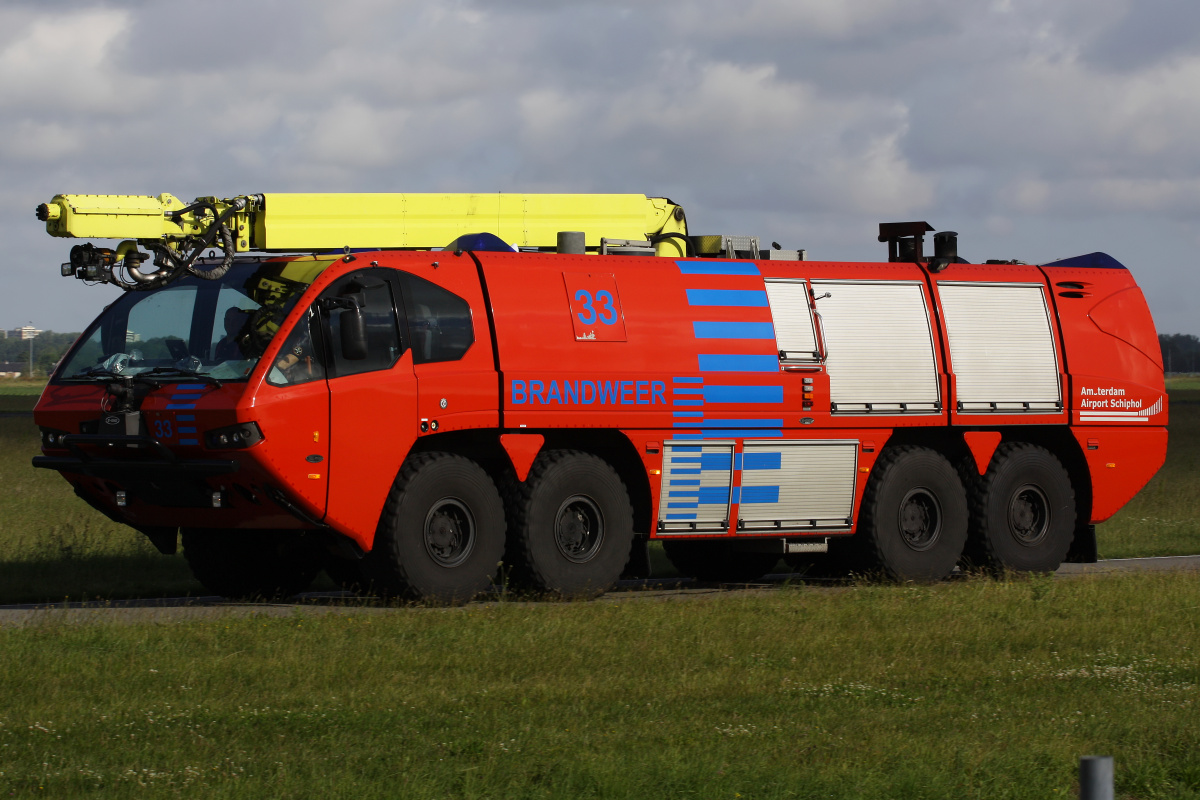 E-One Titan HPR-G 8x8 (Aircraft » Schiphol Spotting » various)