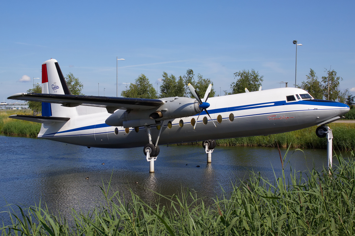 Fokker F.27-500 Friendship, PH-NIV (Aircraft » Schiphol Spotting » various)