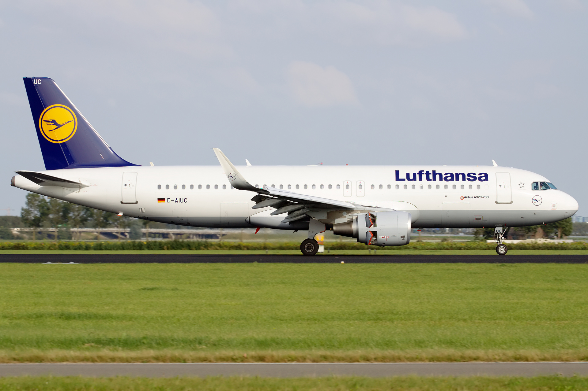 D-AIUC, Lufthansa (Samoloty » Spotting na Schiphol » Airbus A320-200)