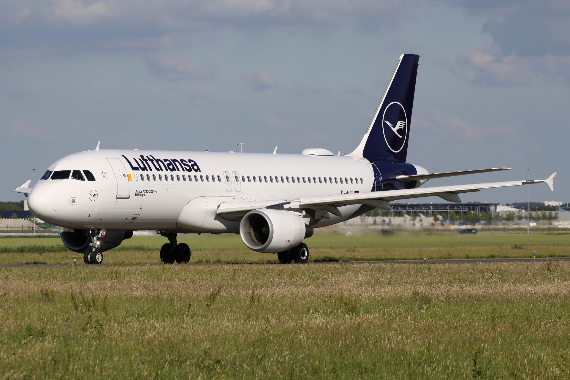 D-AIZI, Lufthansa (Samoloty » Spotting na Schiphol » Airbus A320-200)
