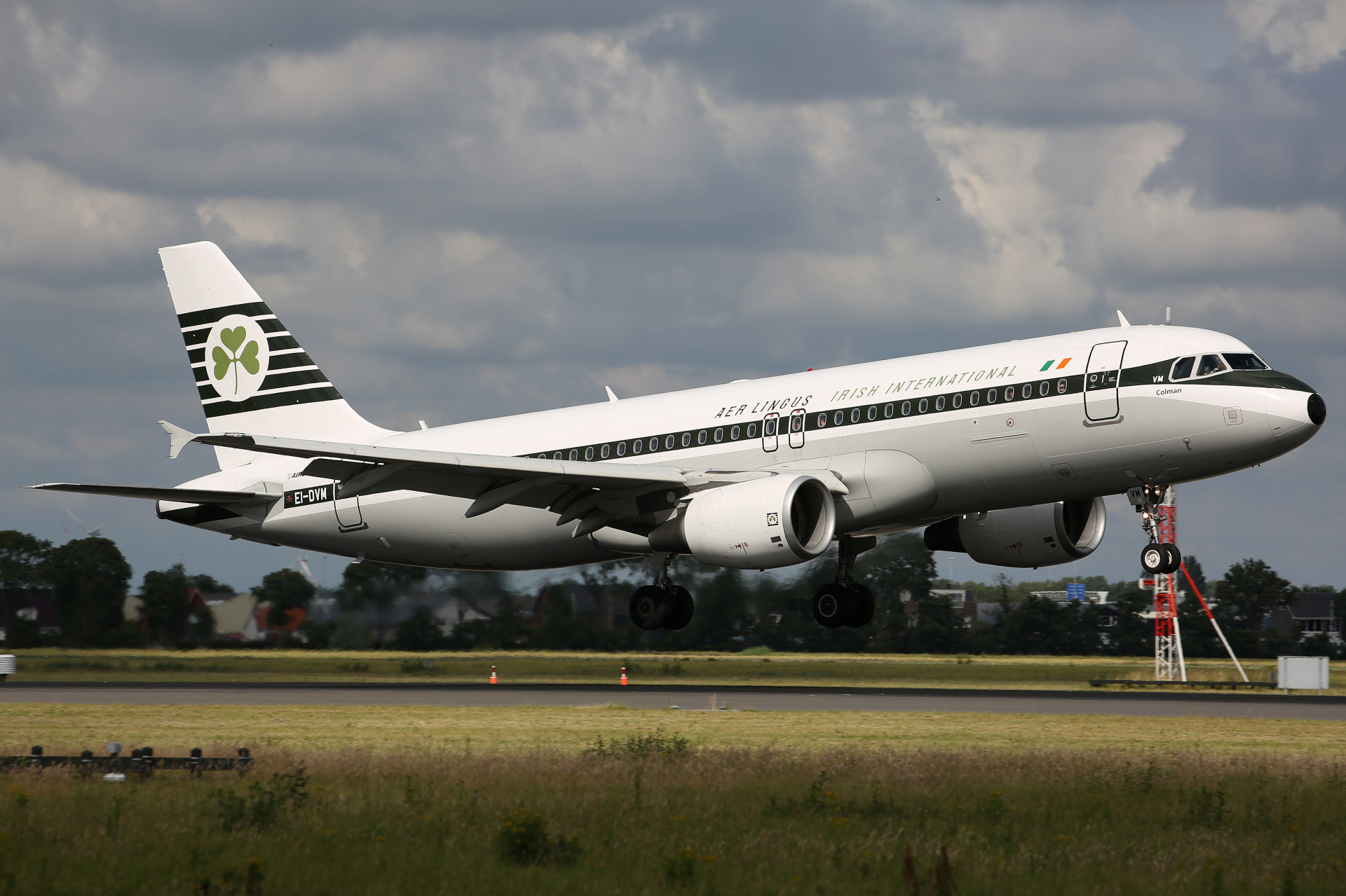 EI-DVM, Aer Lingus (malowanie retro) (Samoloty » Spotting na Schiphol » Airbus A320-200)