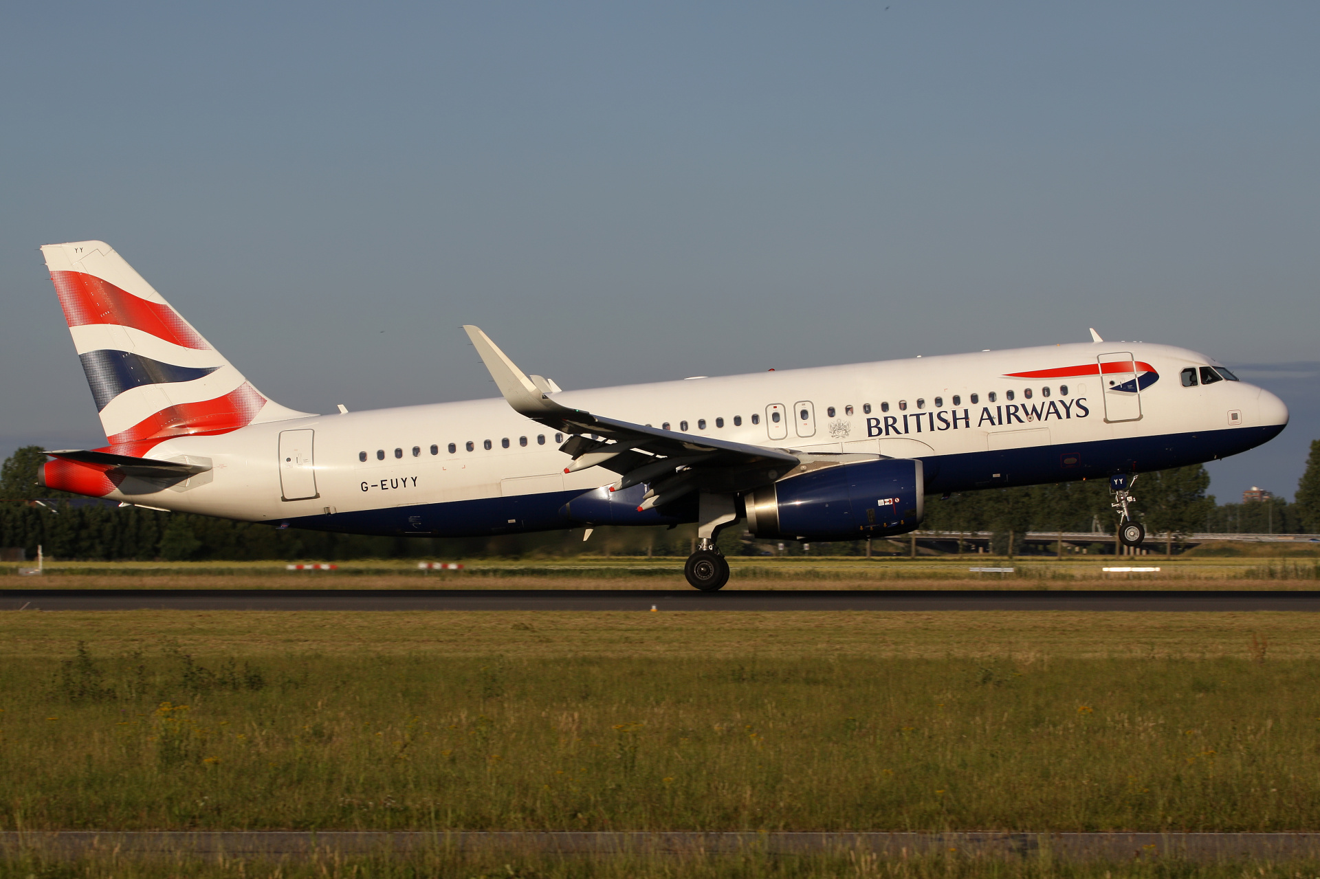 G-EUYY, British Airways (Samoloty » Spotting na Schiphol » Airbus A320-200)
