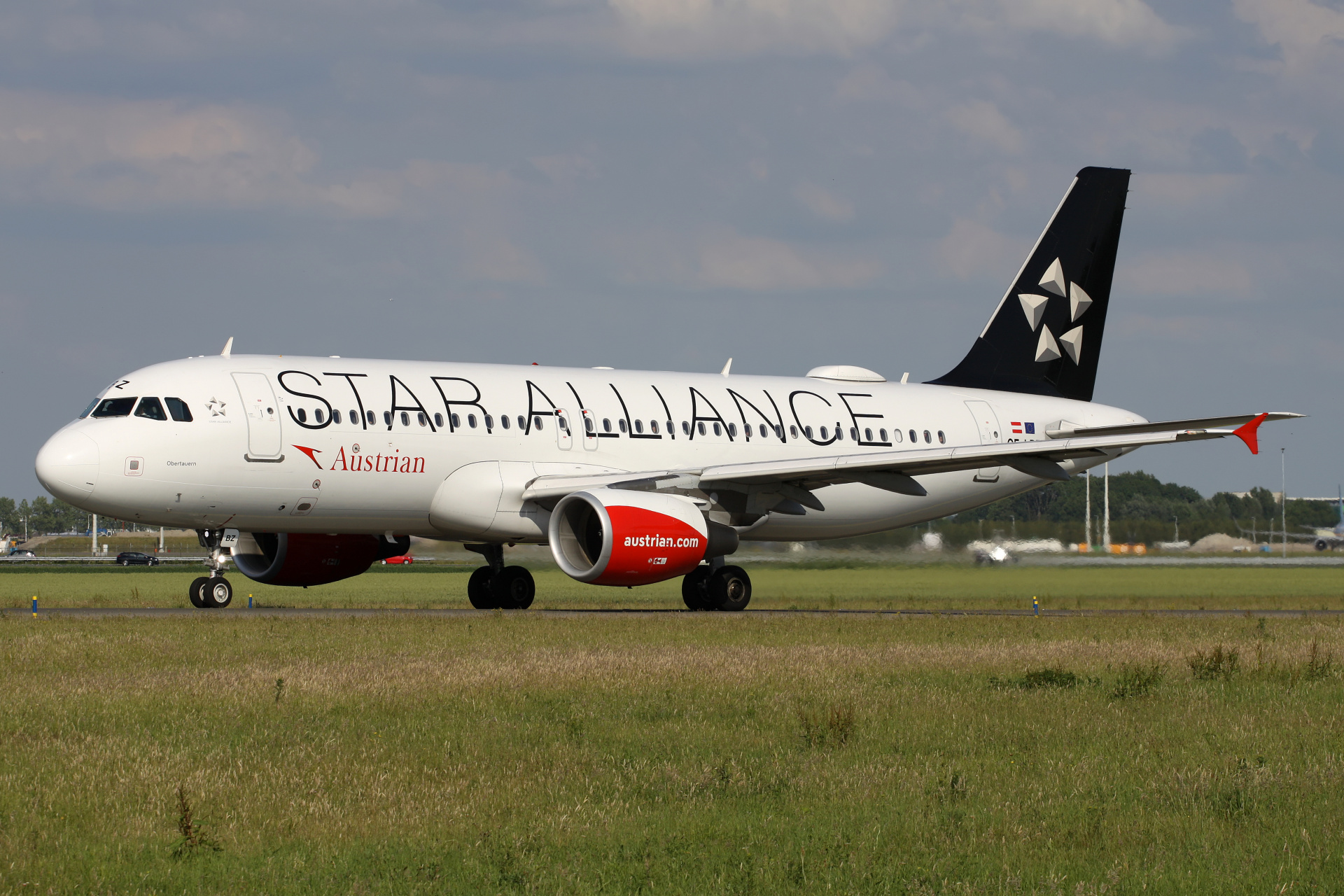 OE-LBZ, Austrian Airlines (malowanie Star Alliance) (Samoloty » Spotting na Schiphol » Airbus A320-200)