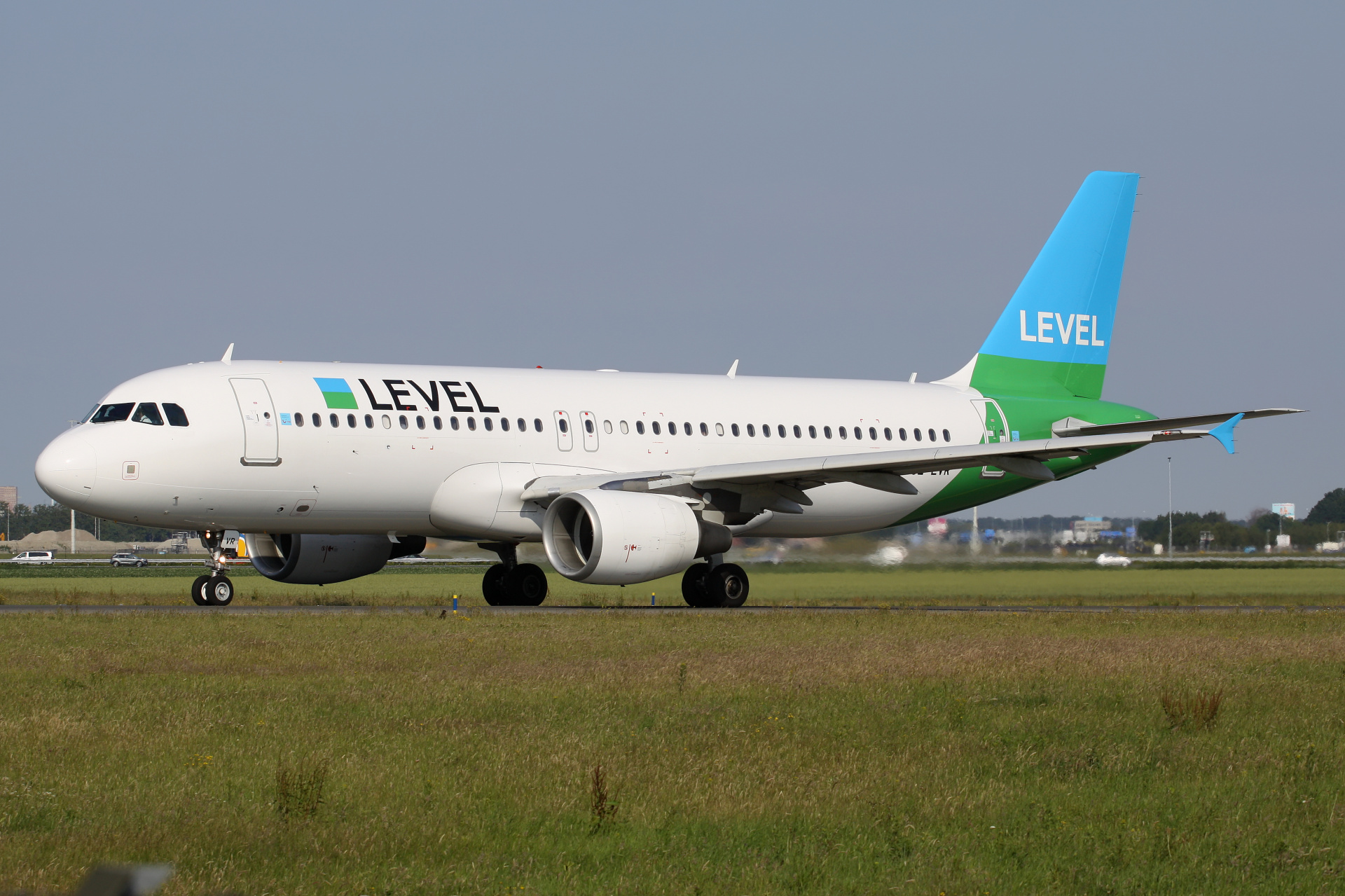 OE-LVR, Level (Samoloty » Spotting na Schiphol » Airbus A320-200)