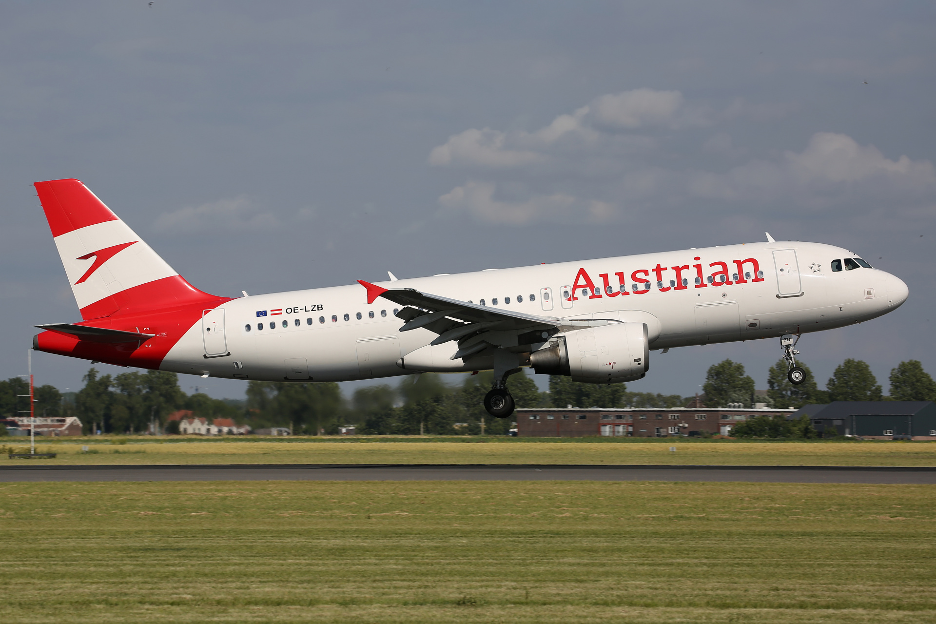 OE-LZB, Austrian Airlines (Samoloty » Spotting na Schiphol » Airbus A320-200)