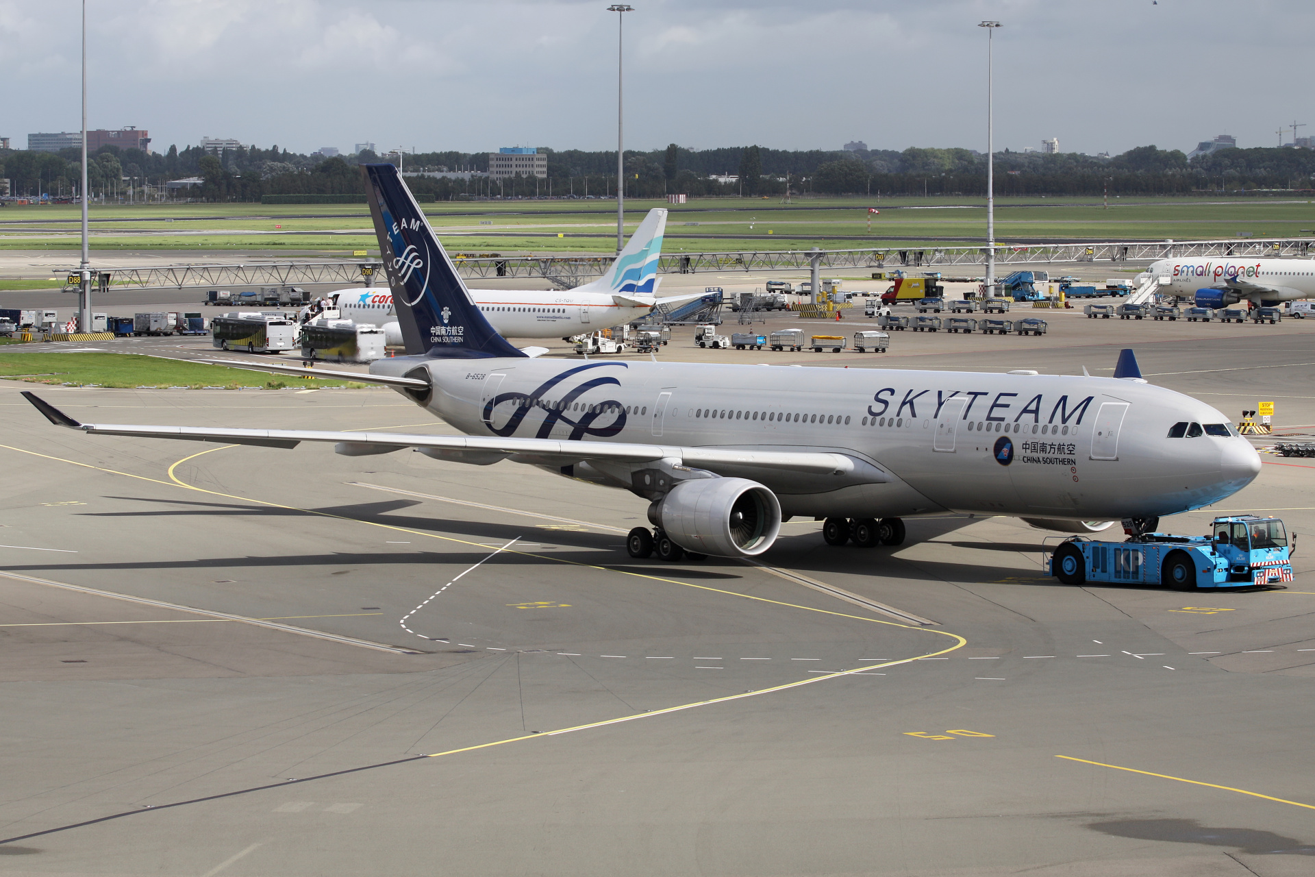 B-6528, China Southern Airlines (SkyTeam livery) (Aircraft » Schiphol Spotting » Airbus A330-200)