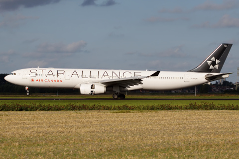 C-GHLM, Air Canada (Star Alliance livery)