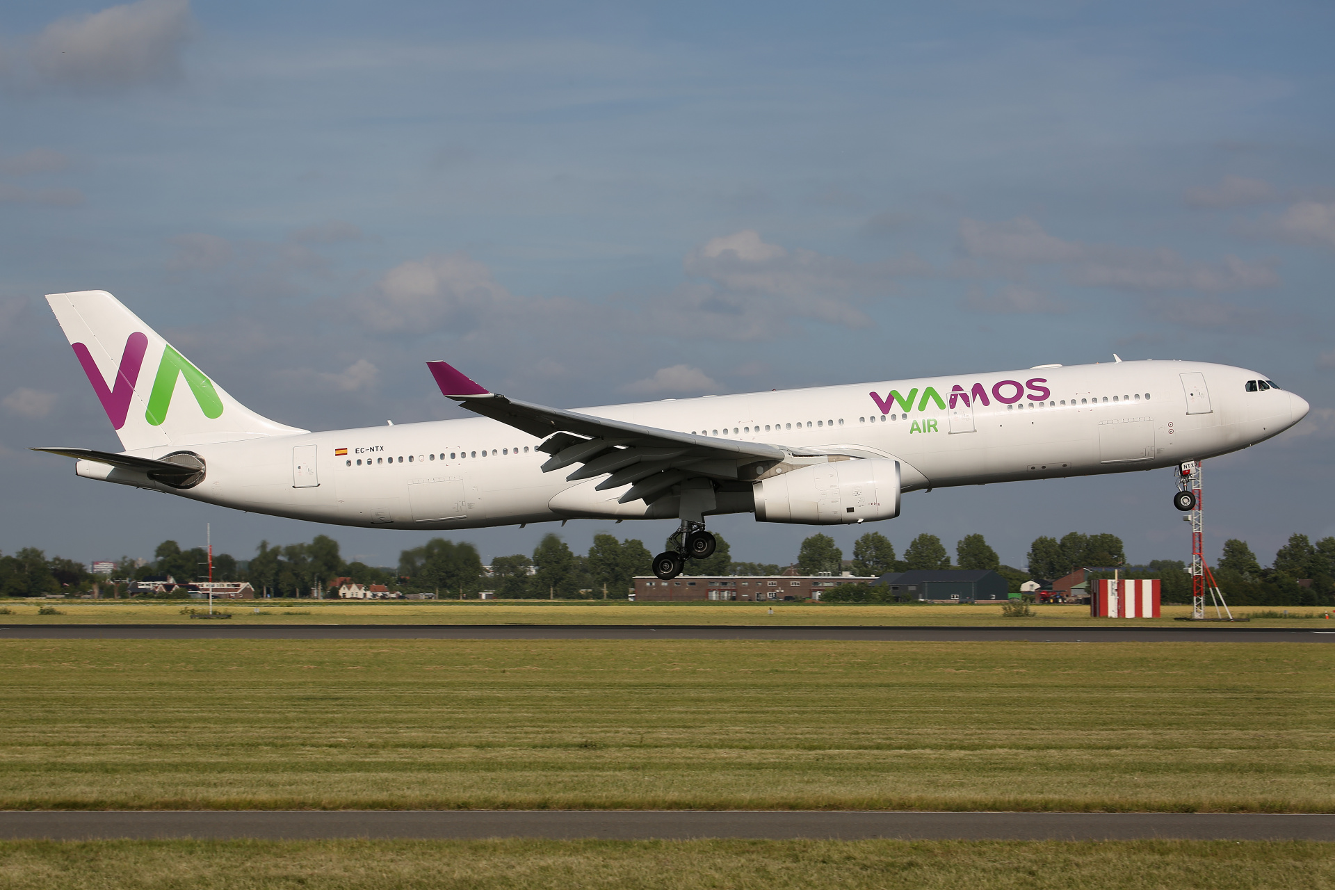 EC-NTX, Wamos Air (Samoloty » Spotting na Schiphol » Airbus A330-300)