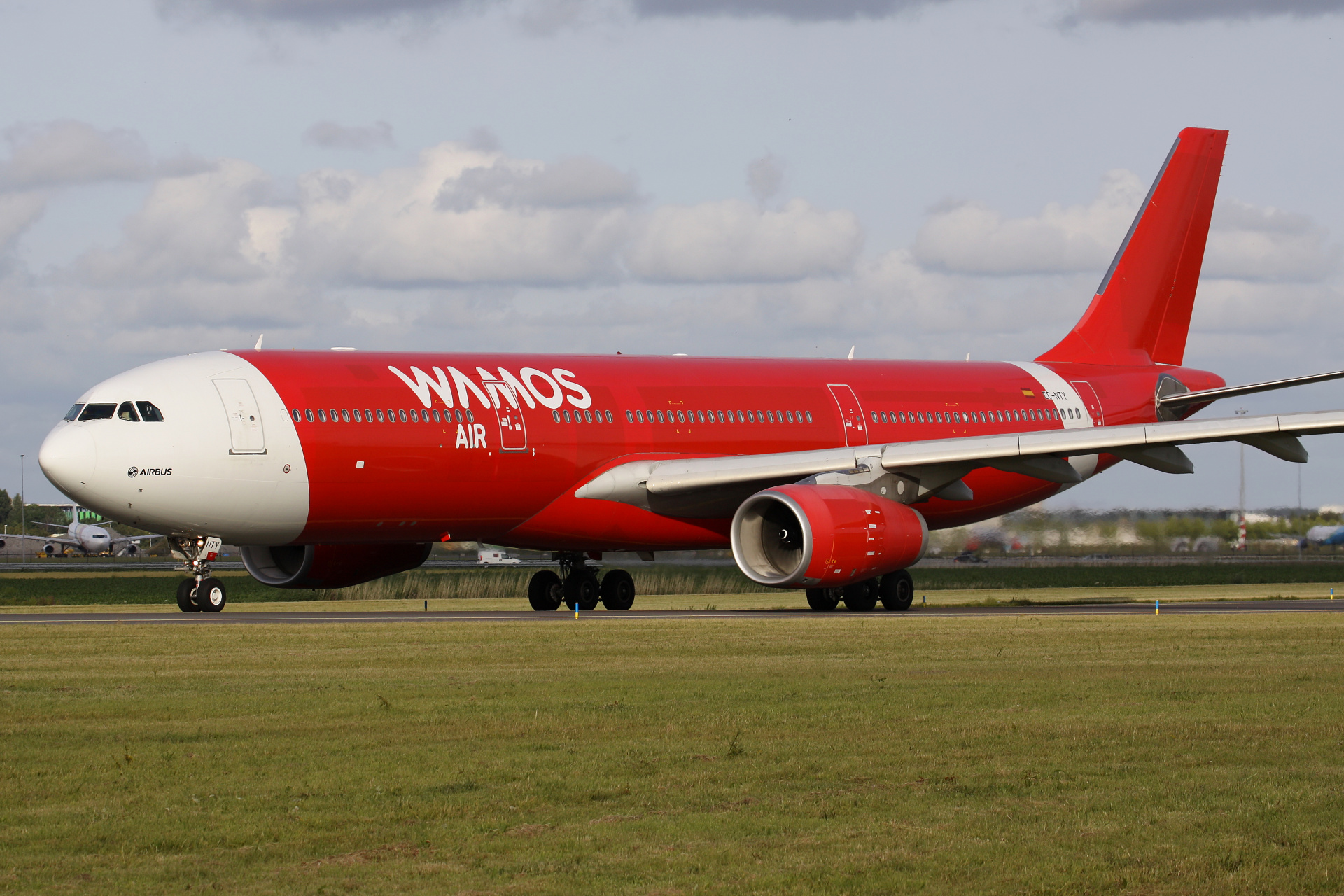 EC-NTY, Wamos Air (Samoloty » Spotting na Schiphol » Airbus A330-300)