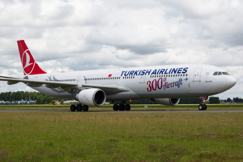 TC-LNC, THY Turkish Airlines (300th Aircraft livery)