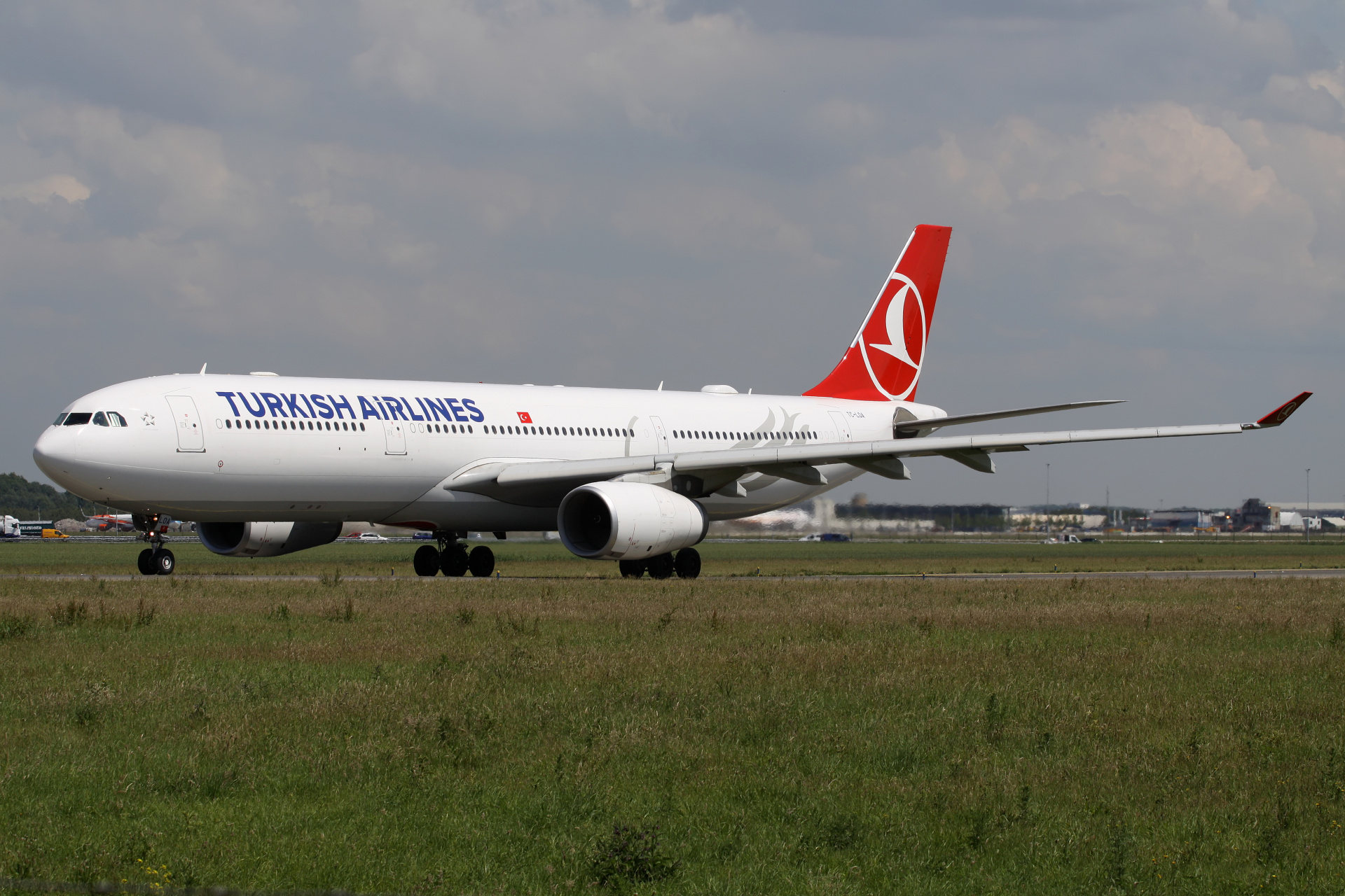 TC-LOA, THY Turkish Airlines (Samoloty » Spotting na Schiphol » Airbus A330-300)