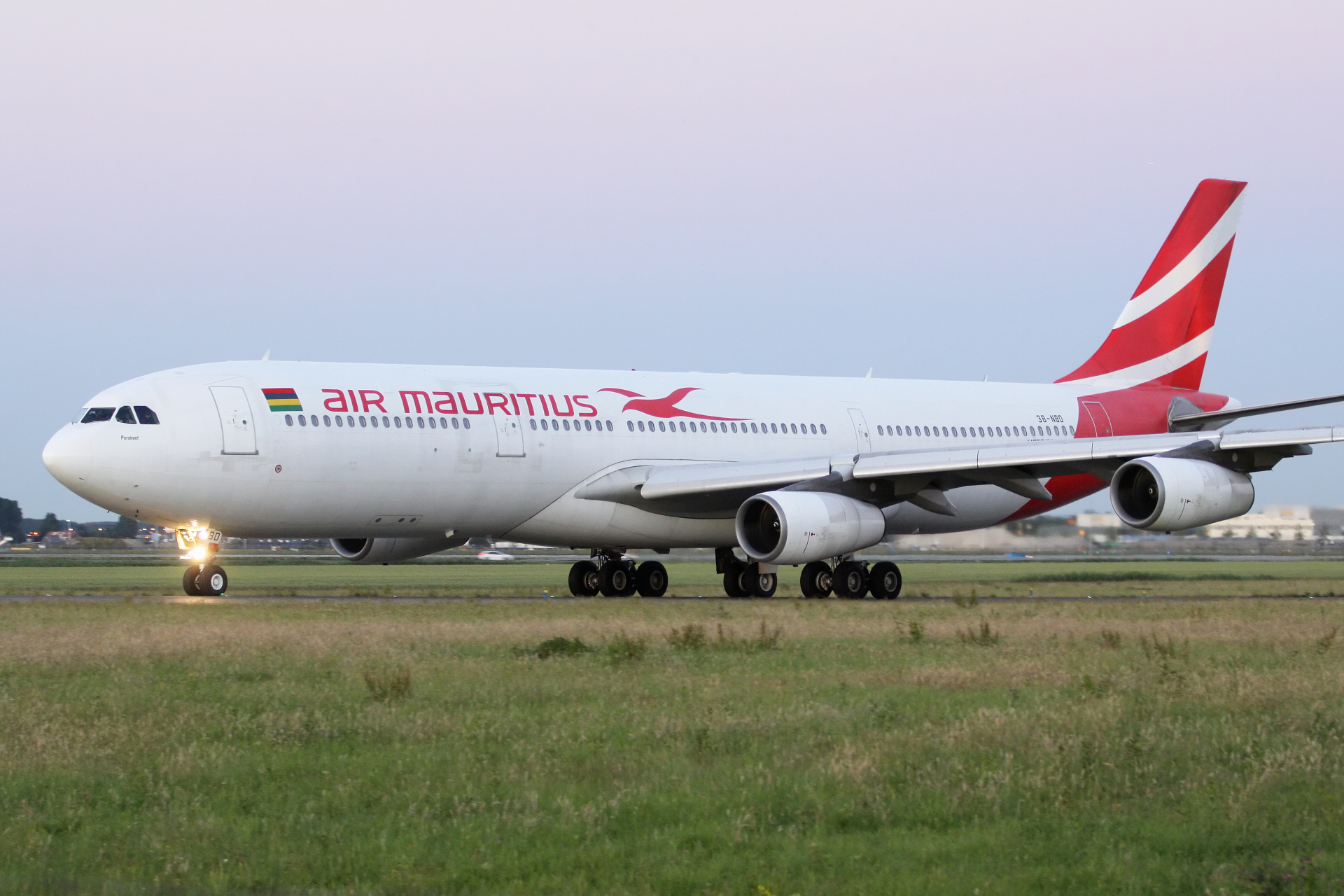 3B-NBD, Air Mauritius (Samoloty » Spotting na Schiphol » Airbus A340-300)