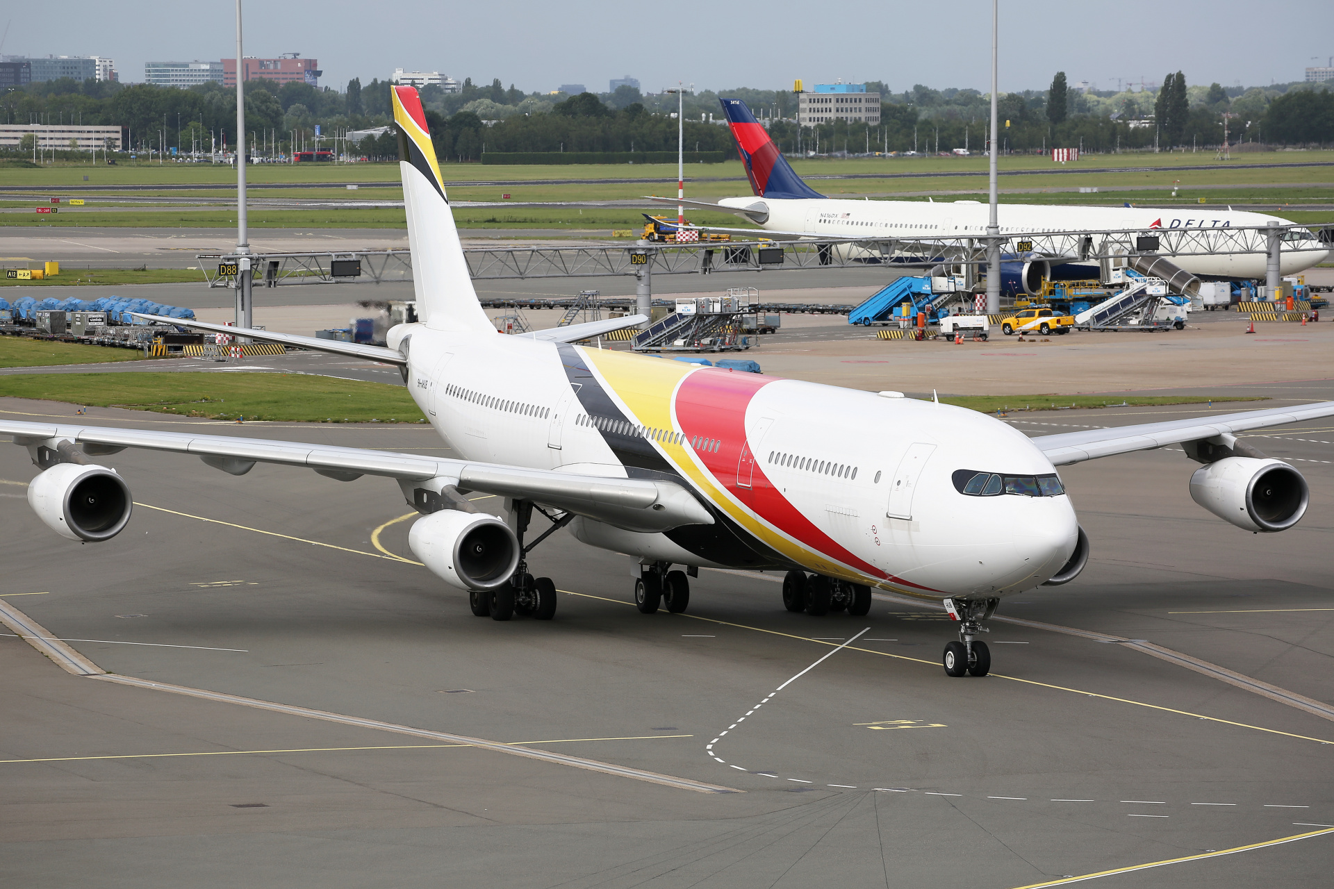 9H-AHUB, Airhub Aviation (Samoloty » Spotting na Schiphol » Airbus A340-300)