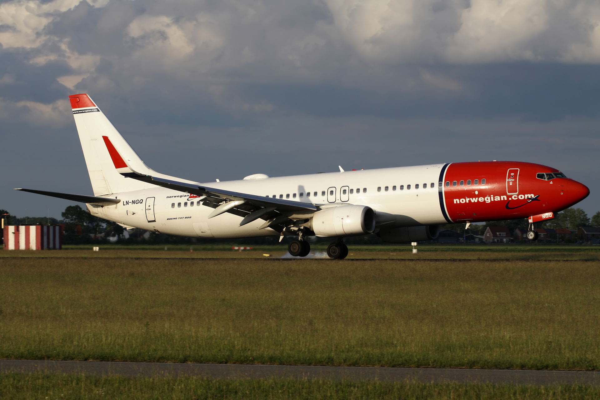LN-NGQ, Norwegian Air Shuttle (Samoloty » Spotting na Schiphol » Boeing 737-800)