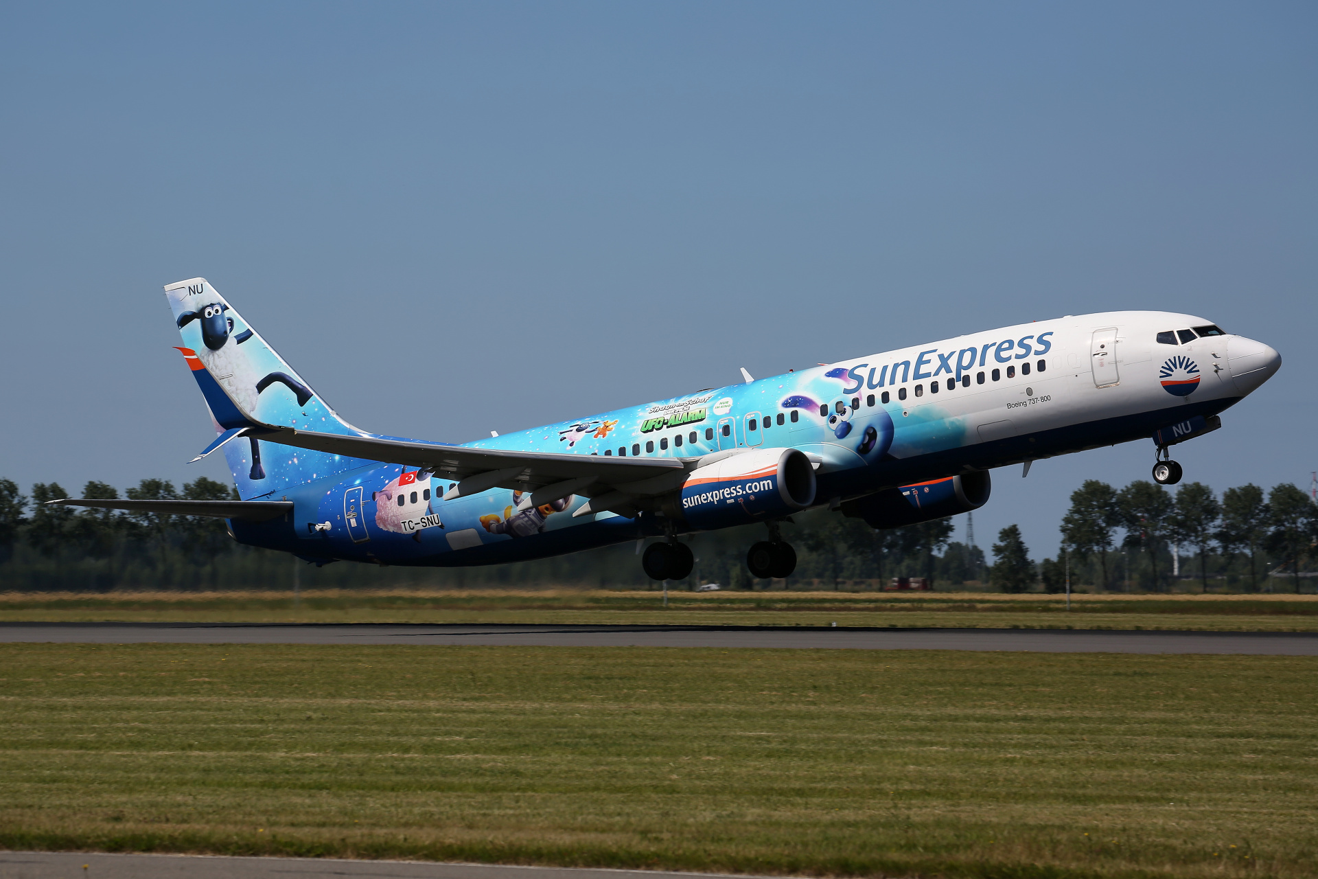 TC-SNU, SunExpress (malowanie Baranek Shaun - Film. Farmageddon) (Samoloty » Spotting na Schiphol » Boeing 737-800)