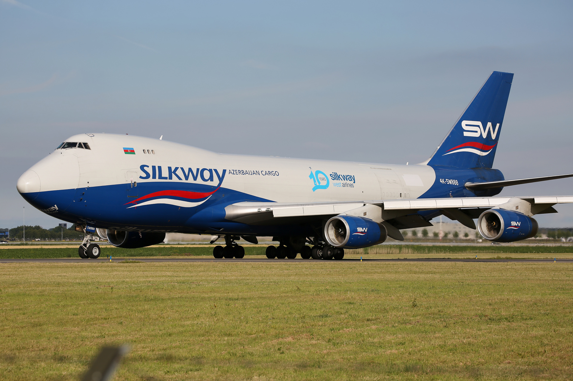 4K-SW888, Silk Way West Airlines (10 years sticker) (Aircraft » Schiphol Spotting » Boeing 747-400F)