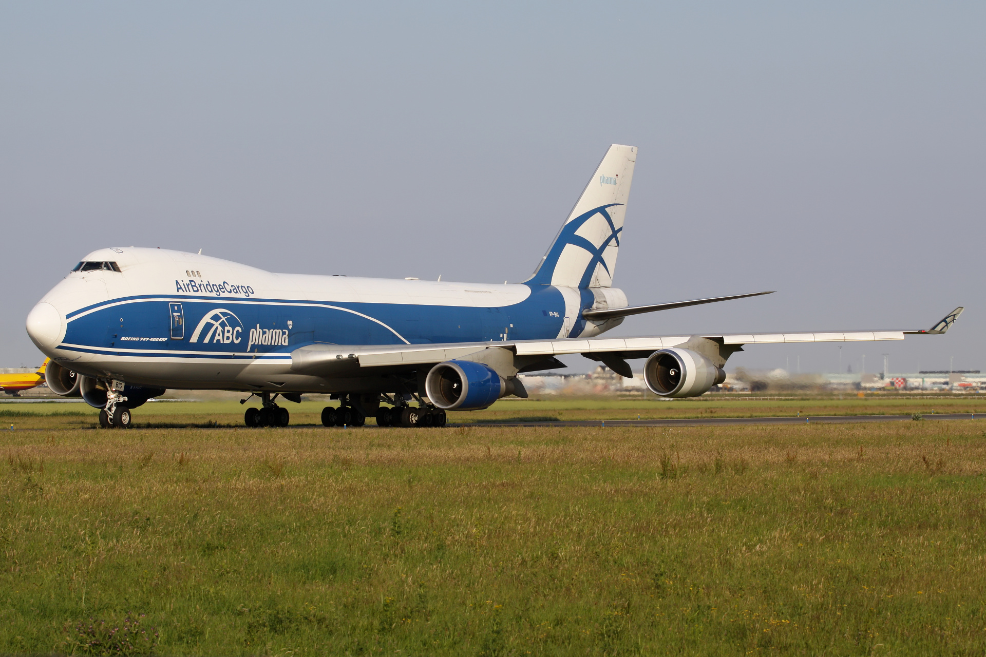 VP-BIG, AirBridgeCargo Airlines (malowanie ABC Pharma) (Samoloty » Spotting na Schiphol » Boeing 747-400F)