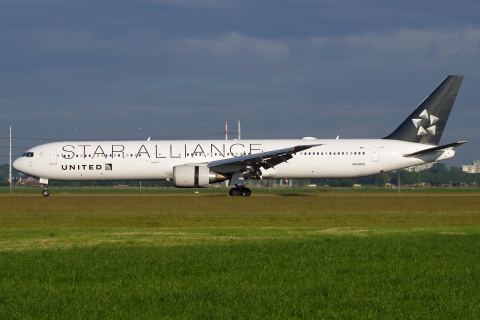 N76055, United Airlines (Star Alliance livery)