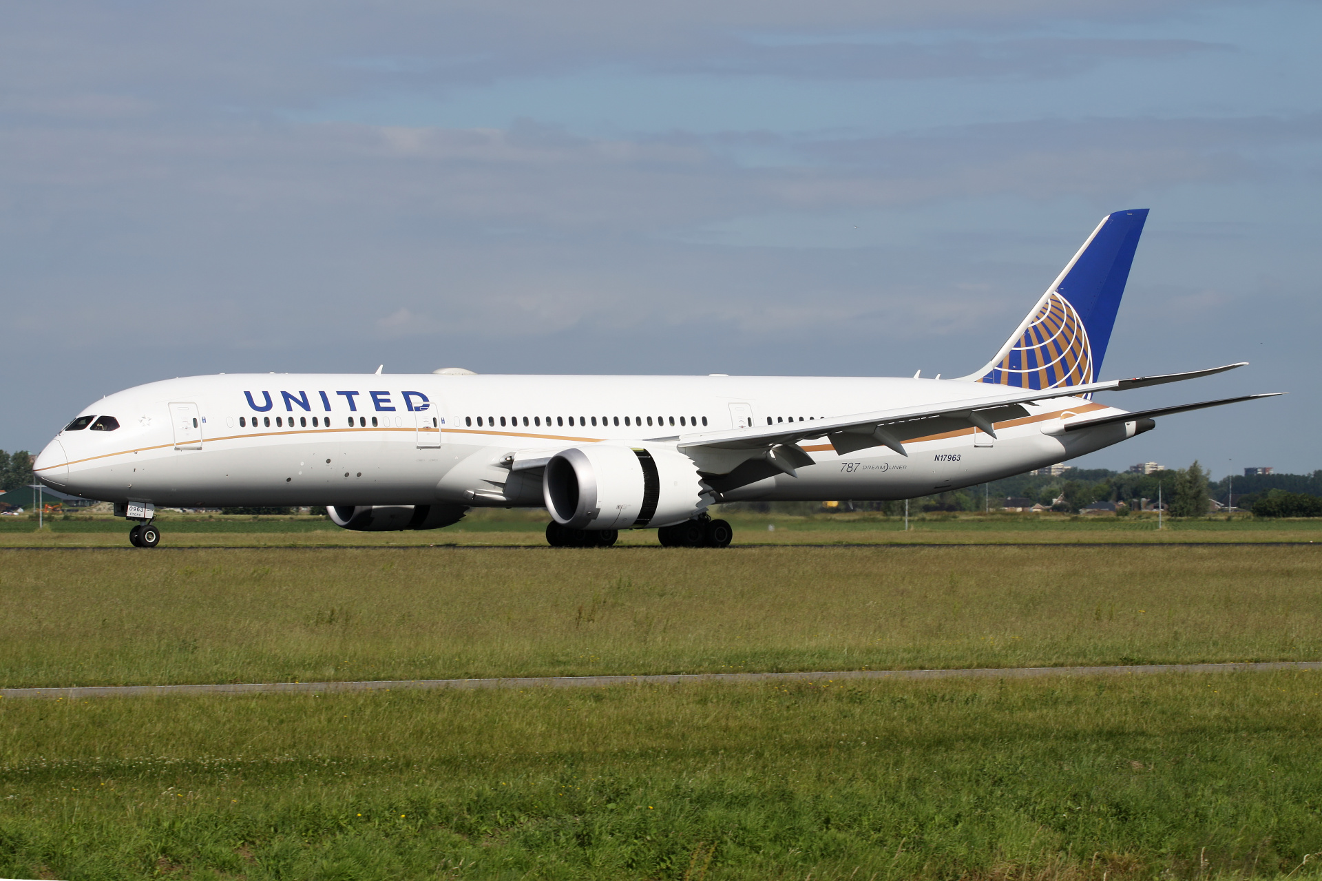 N17963, United Airlines (Samoloty » Spotting na Schiphol » Boeing 787-9 Dreamliner)