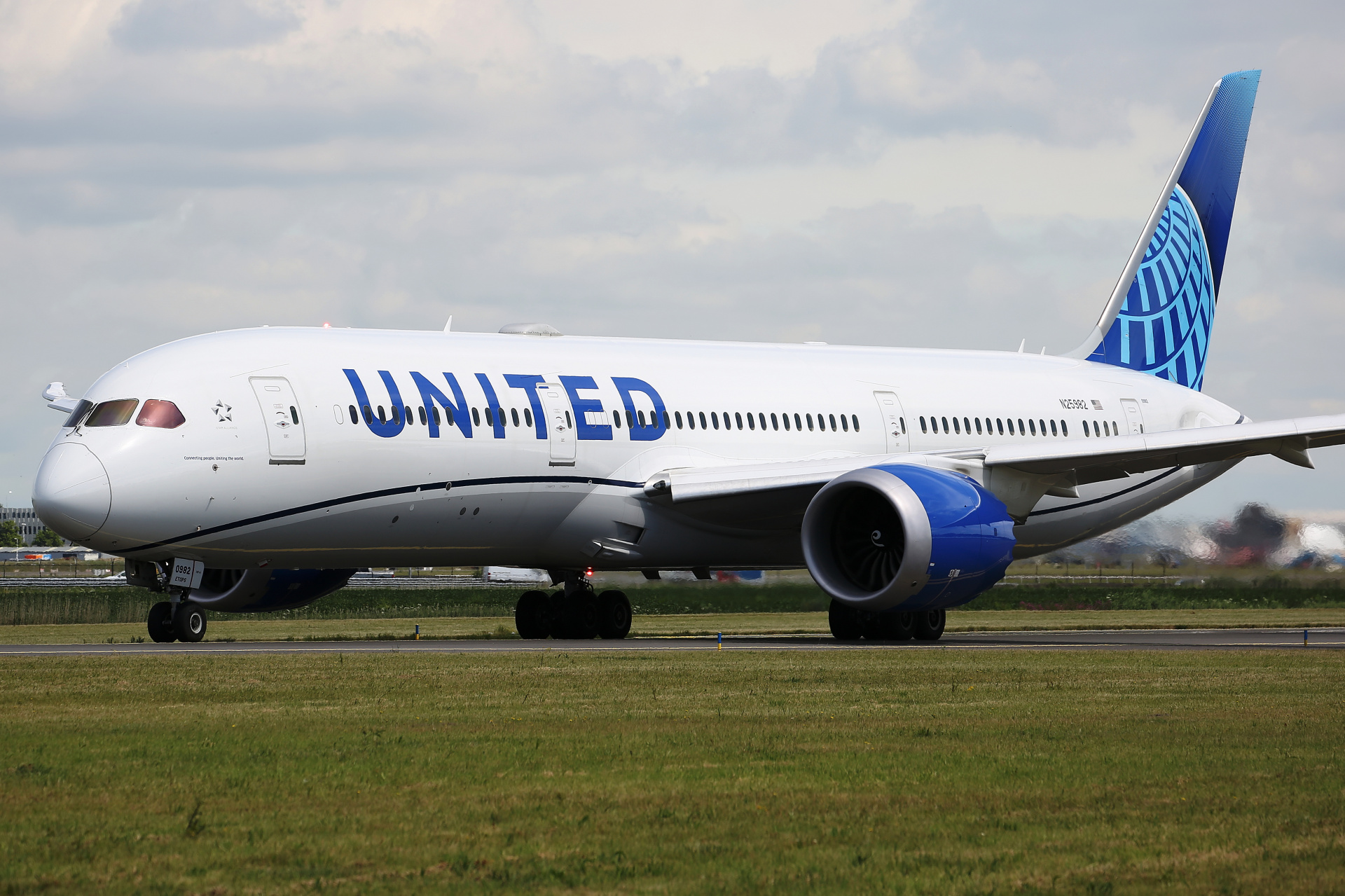 N25982, United Airlines (Samoloty » Spotting na Schiphol » Boeing 787-9 Dreamliner)