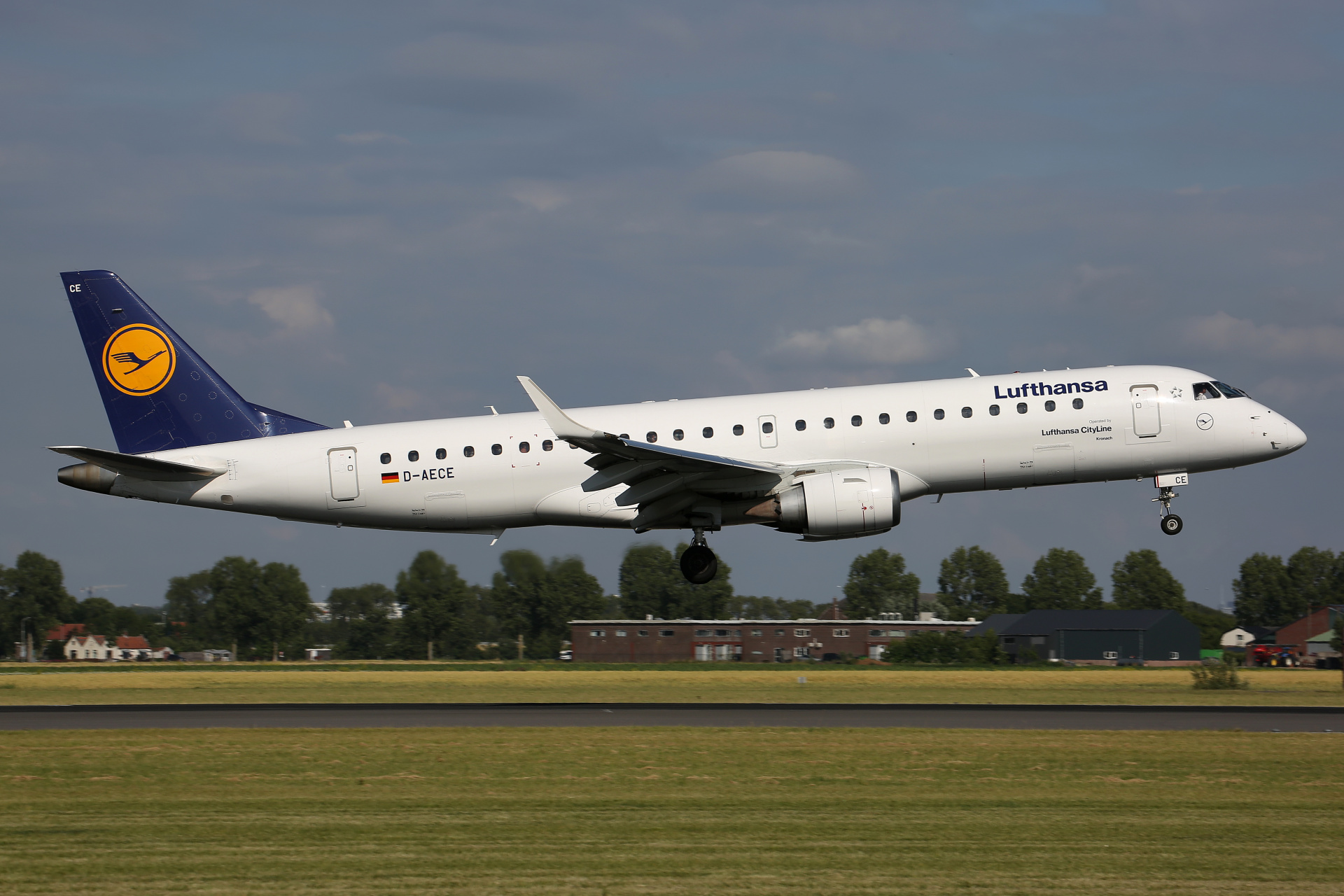 D-AECE, Lufthansa (Lufthansa CityLine) (Samoloty » Spotting na Schiphol » Embraer E190)