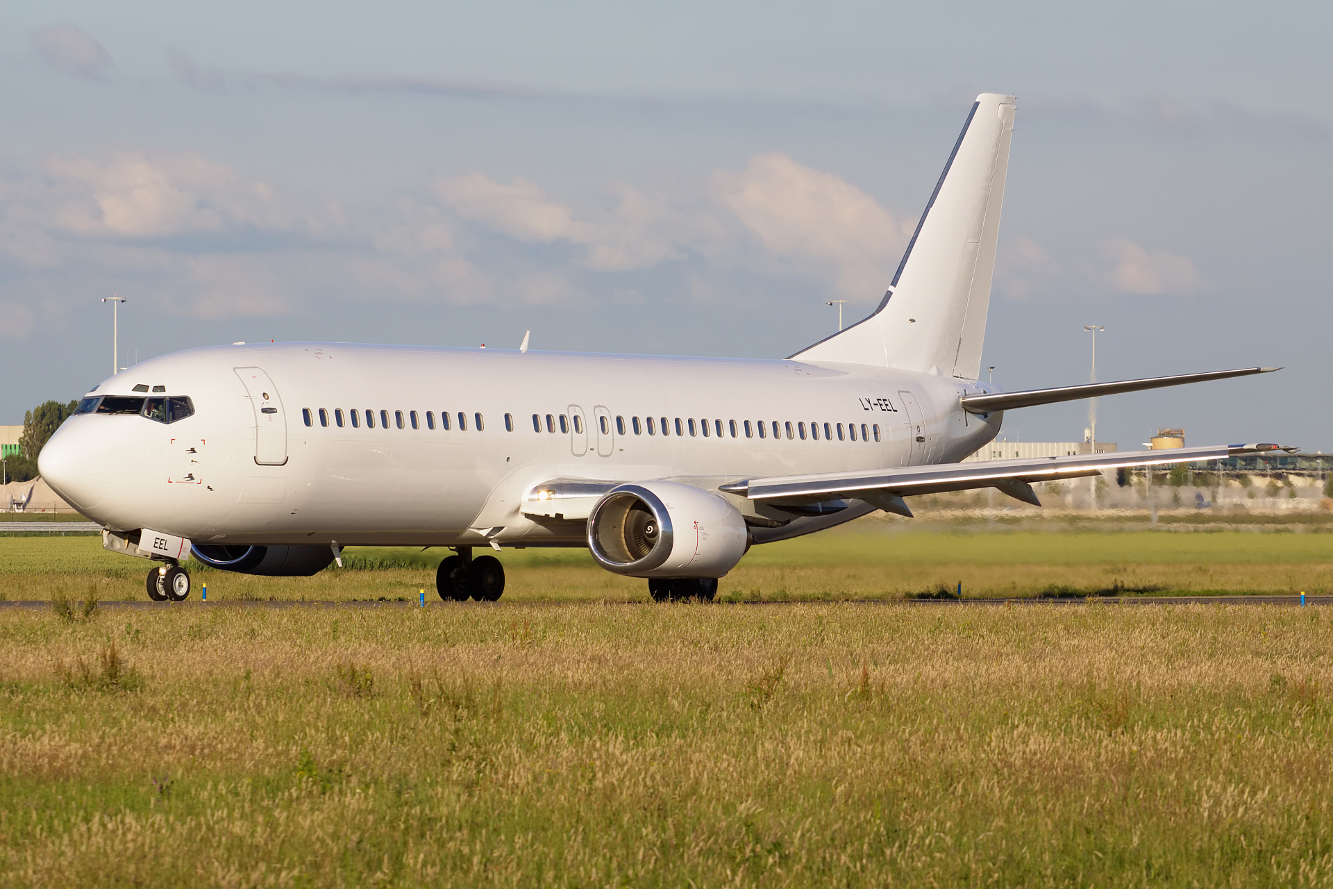 Boeing 737-400, LY-EEL, GetJet Airlines (LOT Polish Airlines) (Samoloty » Spotting na Schiphol » pozostałe)