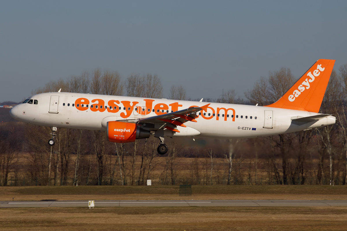 G-EZTV, EasyJet (Samoloty » Spotting na Ferihegy » Airbus A320-200)