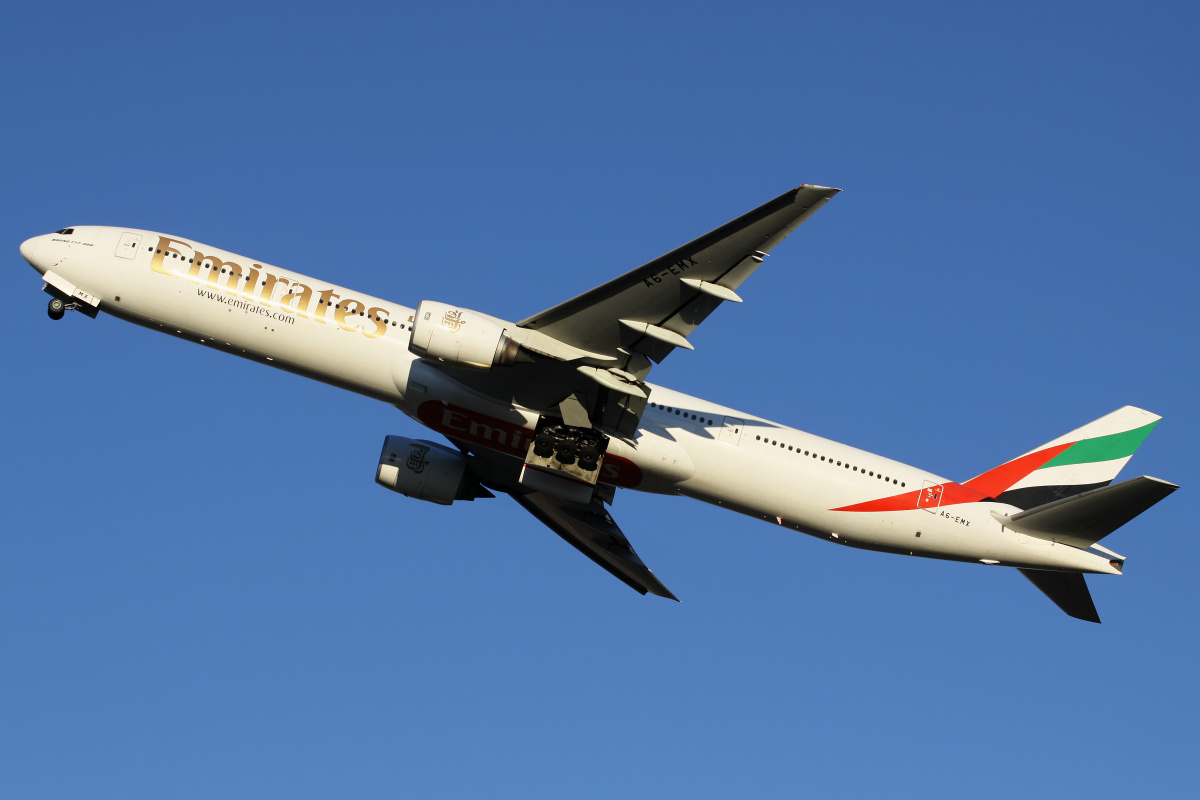 A6-EMX, Emirates (Samoloty » Spotting na Ferihegy » Boeing 777-300)