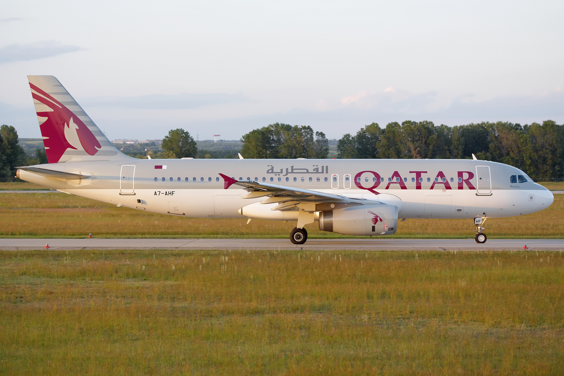 A7-AHF, Qatar Airways (Samoloty » Spotting na Ferihegy » Airbus A320-200)