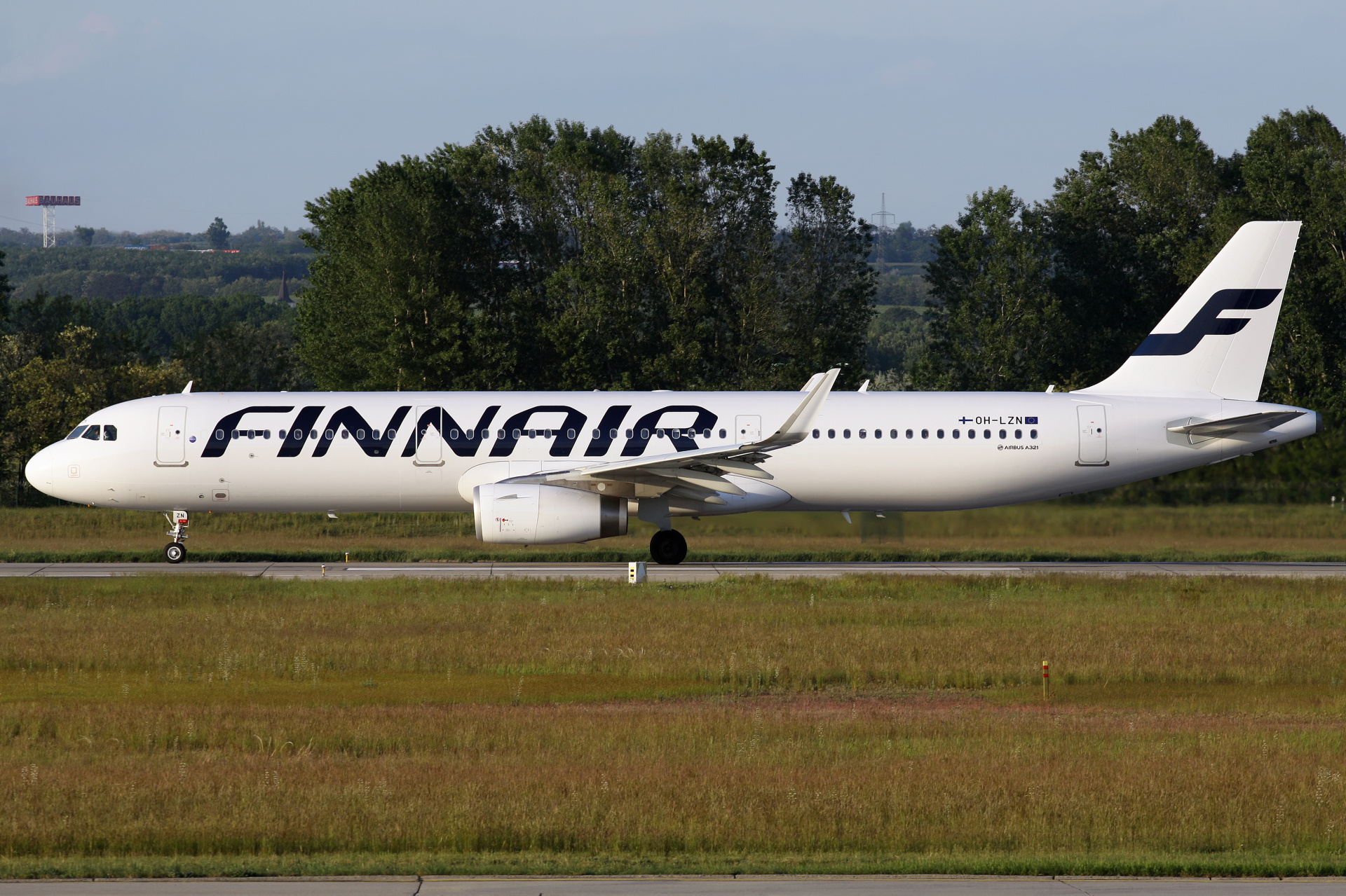 OH-LZN, Finnair (Aircraft » Ferihegy Spotting » Airbus A321-200)