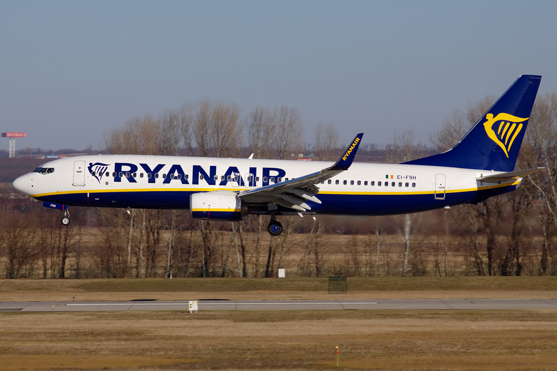 EI-FRH, Ryanair (Samoloty » Spotting na Ferihegy » Boeing 737-800)