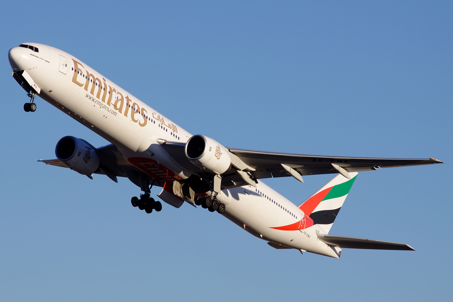 A6-EMX, Emirates (Samoloty » Spotting na Ferihegy » Boeing 777-300)