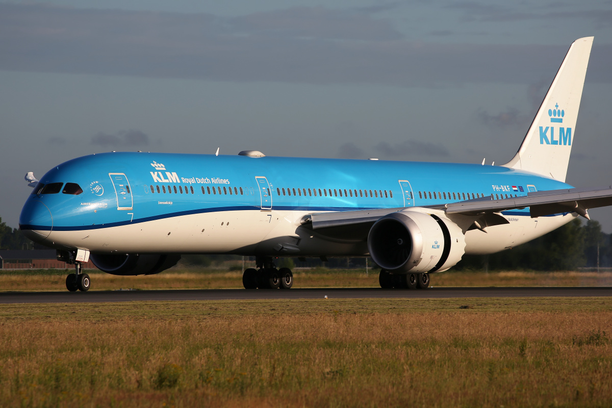 PH-BKF, KLM Royal Dutch Airlines (Samoloty » Spotting na Schiphol » Boeing 787-10 Dreamliner)