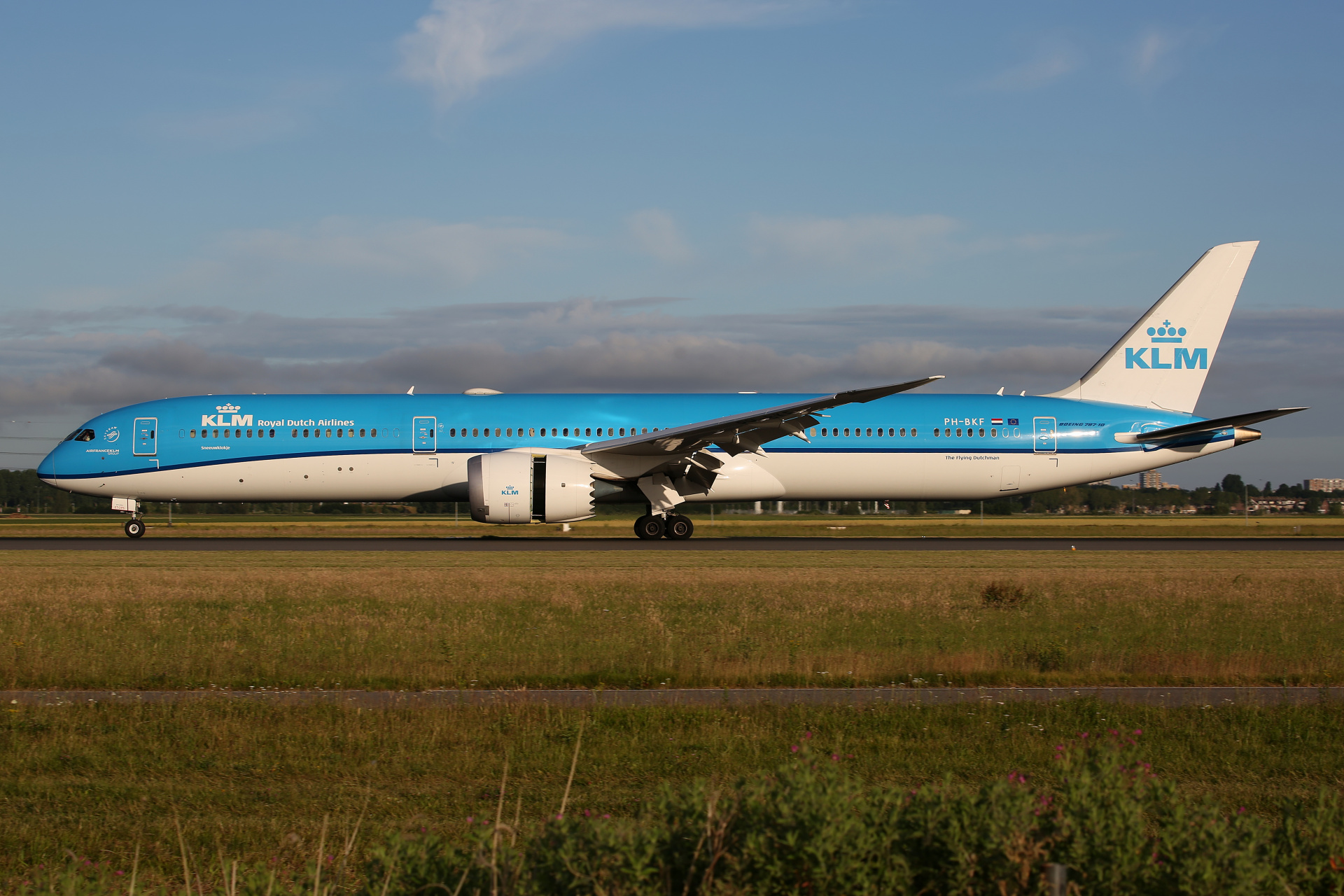 PH-BKF, KLM Royal Dutch Airlines (Samoloty » Spotting na Schiphol » Boeing 787-10 Dreamliner)