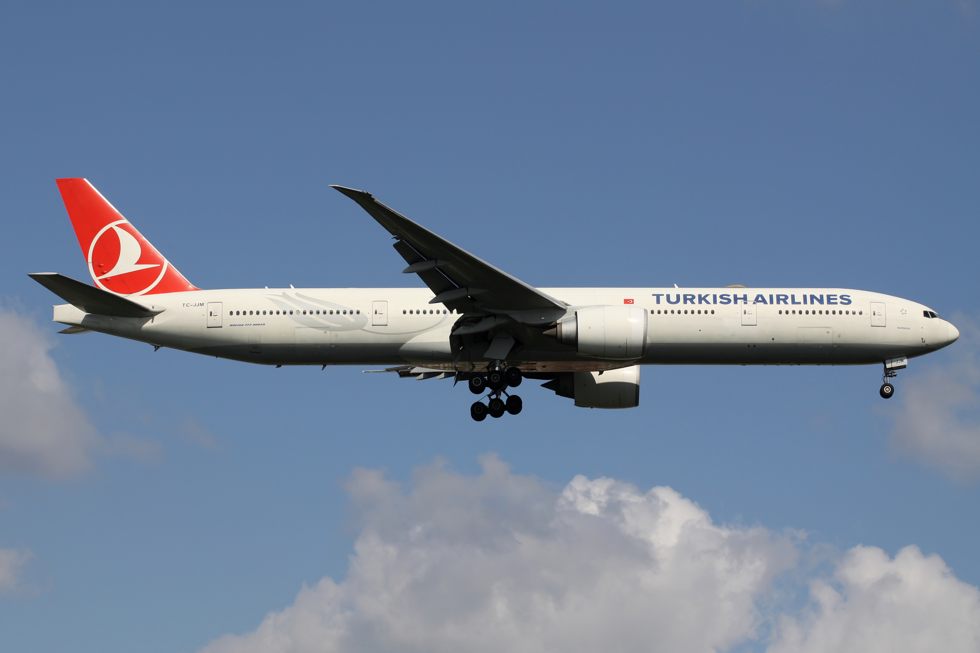 TC-JJM (Samoloty » Port Lotniczy im. Atatürka w Stambule » Boeing 777-300ER » THY Turkish Airlines)
