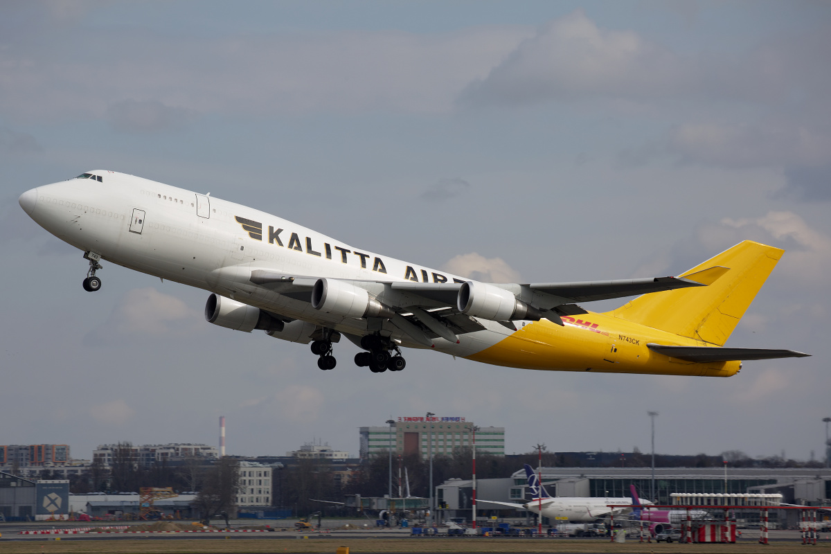 BCF, 743CK (DHL hybrid livery) (Aircraft » EPWA Spotting » Boeing 747-400F » Kalitta Air)