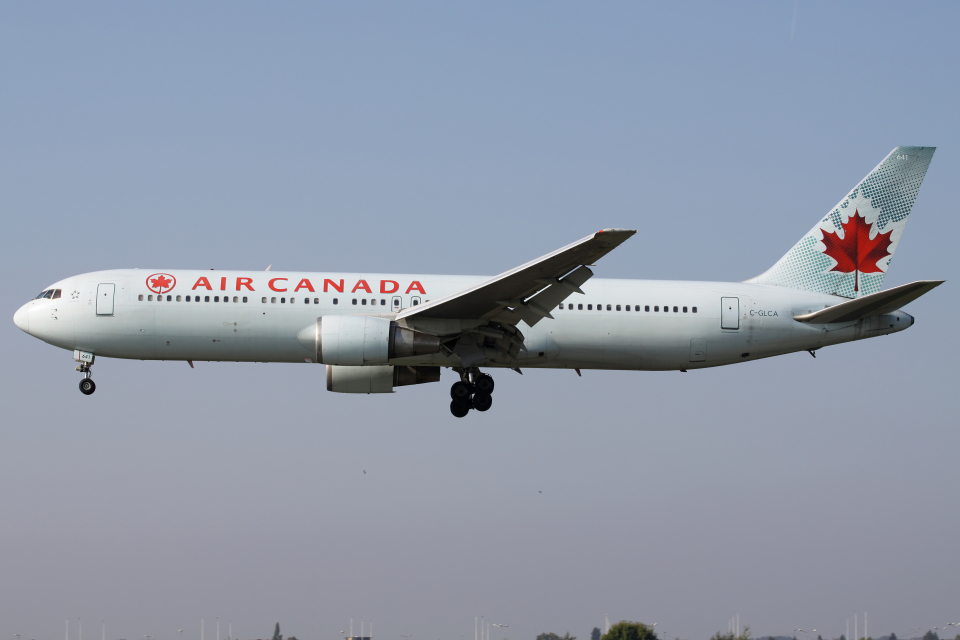 C-GLCA (Aircraft » EPWA Spotting » Boeing 767-300 » Air Canada)