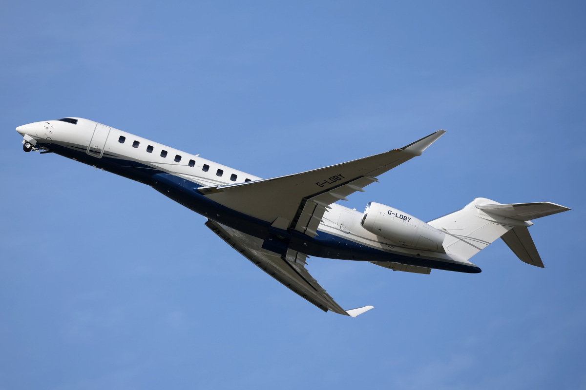 G-LOBY, Jet Concierge Club (Aircraft » EPWA Spotting » Bombardier BD-700 Global 7500)