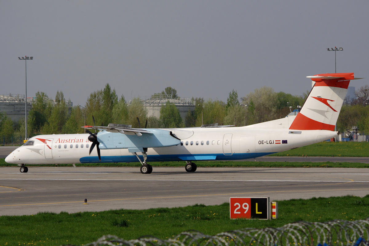 OE-LGJ, Austrian arrows (Tyrolean) (Samoloty » Spotting na EPWA » De Havilland Canada DHC-8 Dash 8 » Austrian Airlines)