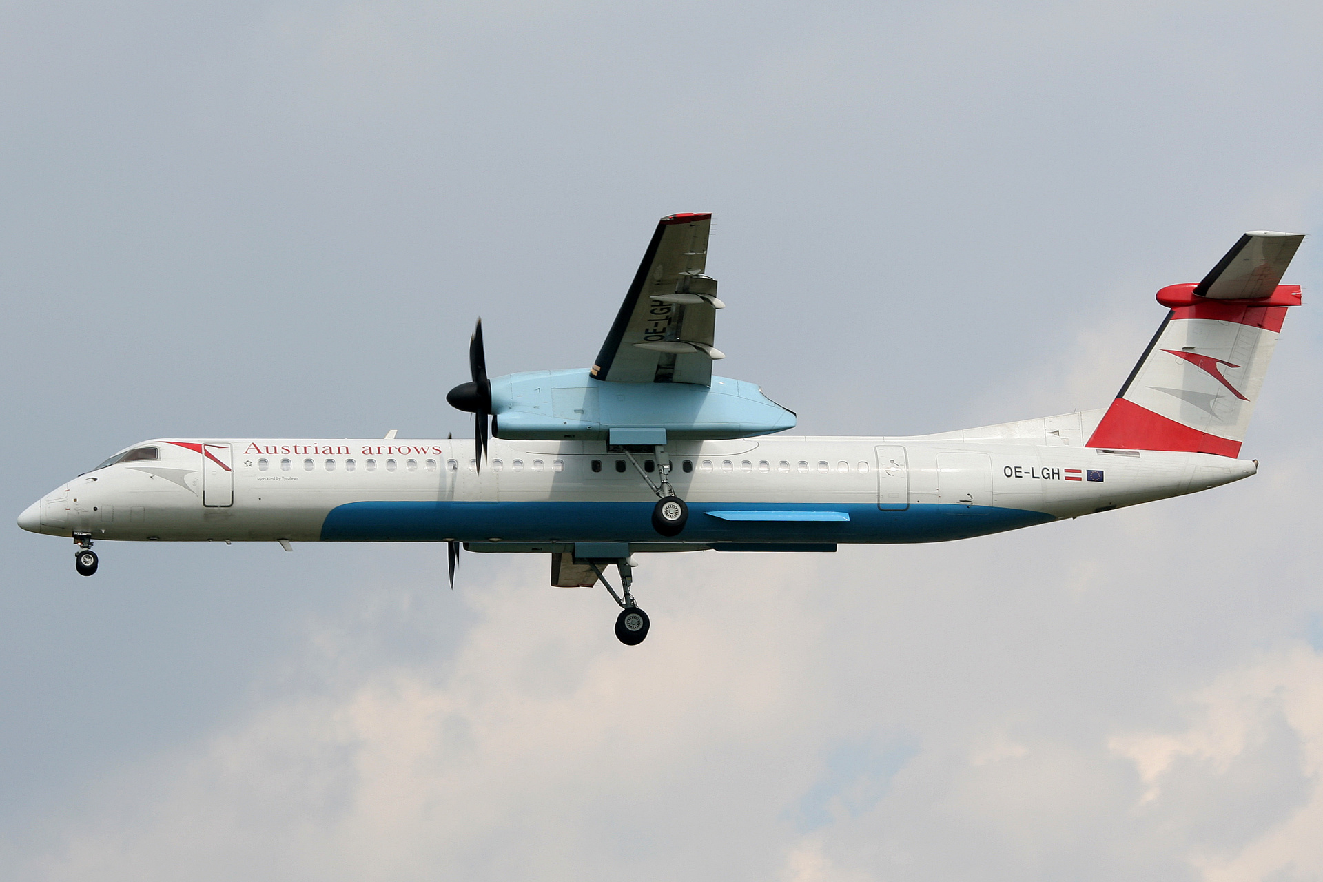 OE-LGH, Austrian arrows (Tyrolean) (Samoloty » Spotting na EPWA » De Havilland Canada DHC-8 Dash 8 » Austrian Airlines)