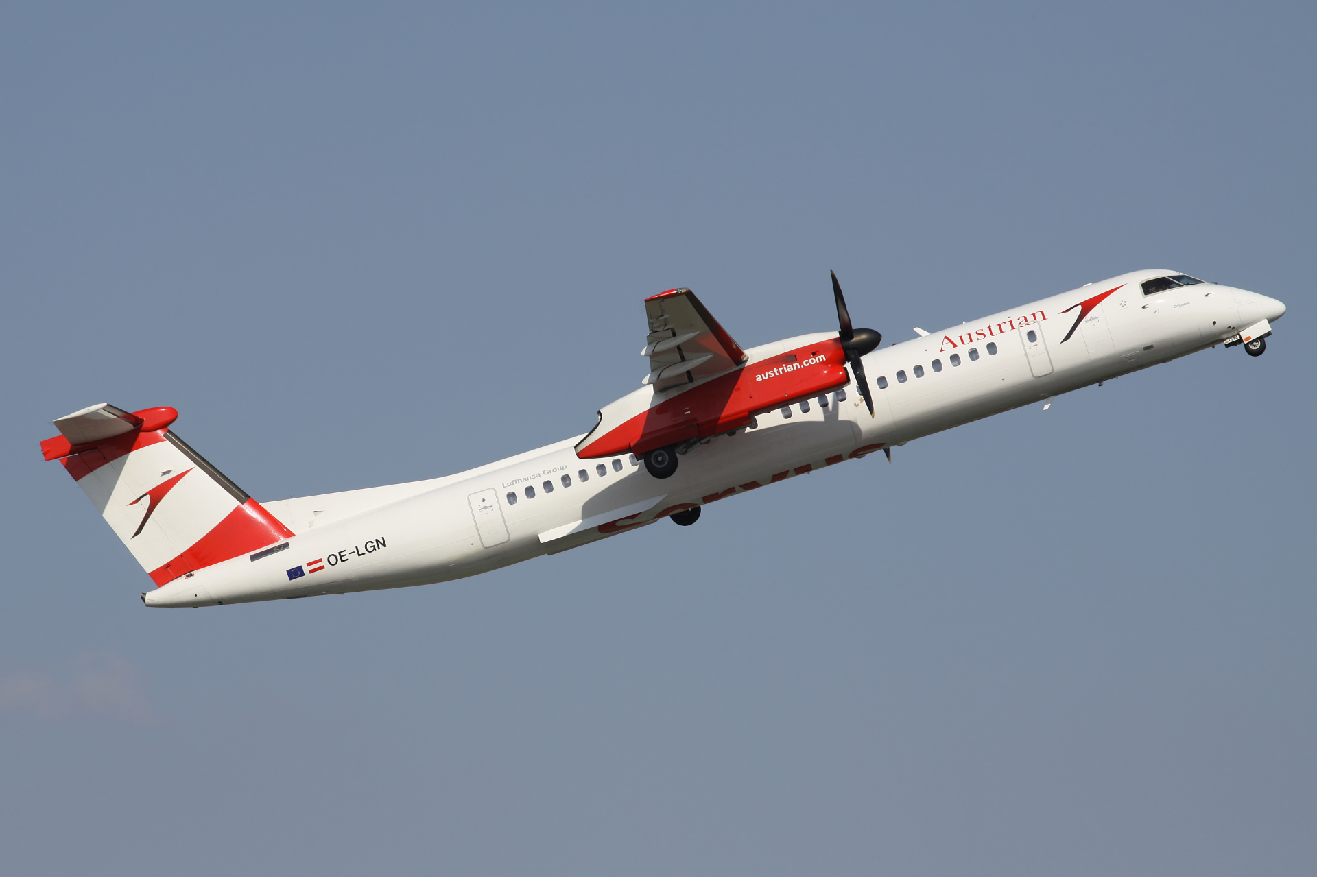 OE-LGN (nowe malowanie) (Samoloty » Spotting na EPWA » De Havilland Canada DHC-8 Dash 8 » Austrian Airlines)